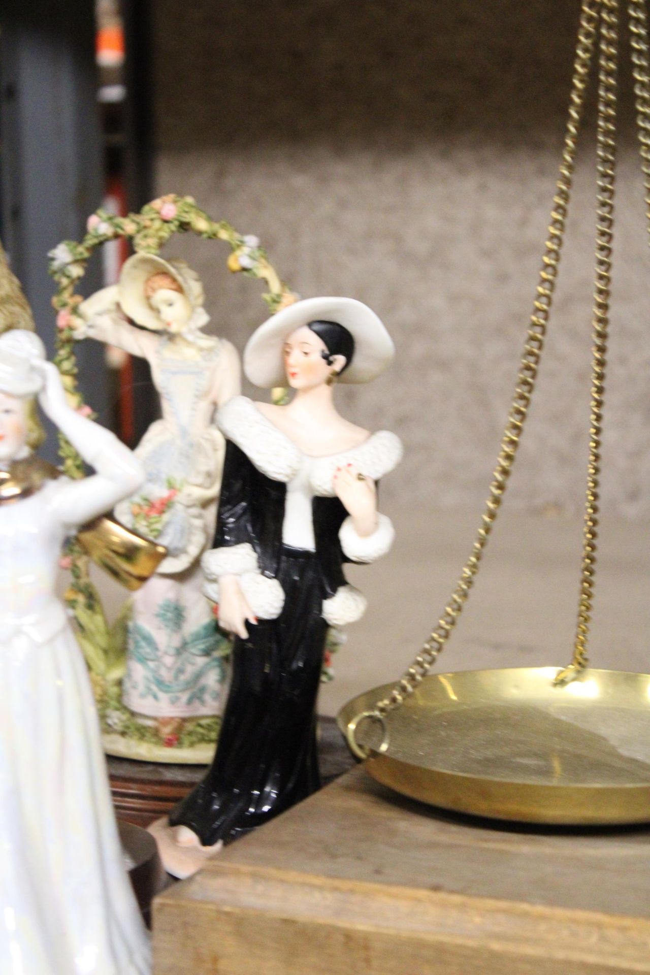 A COLLECTION OF TEN LADY FIGURINES - Image 5 of 5