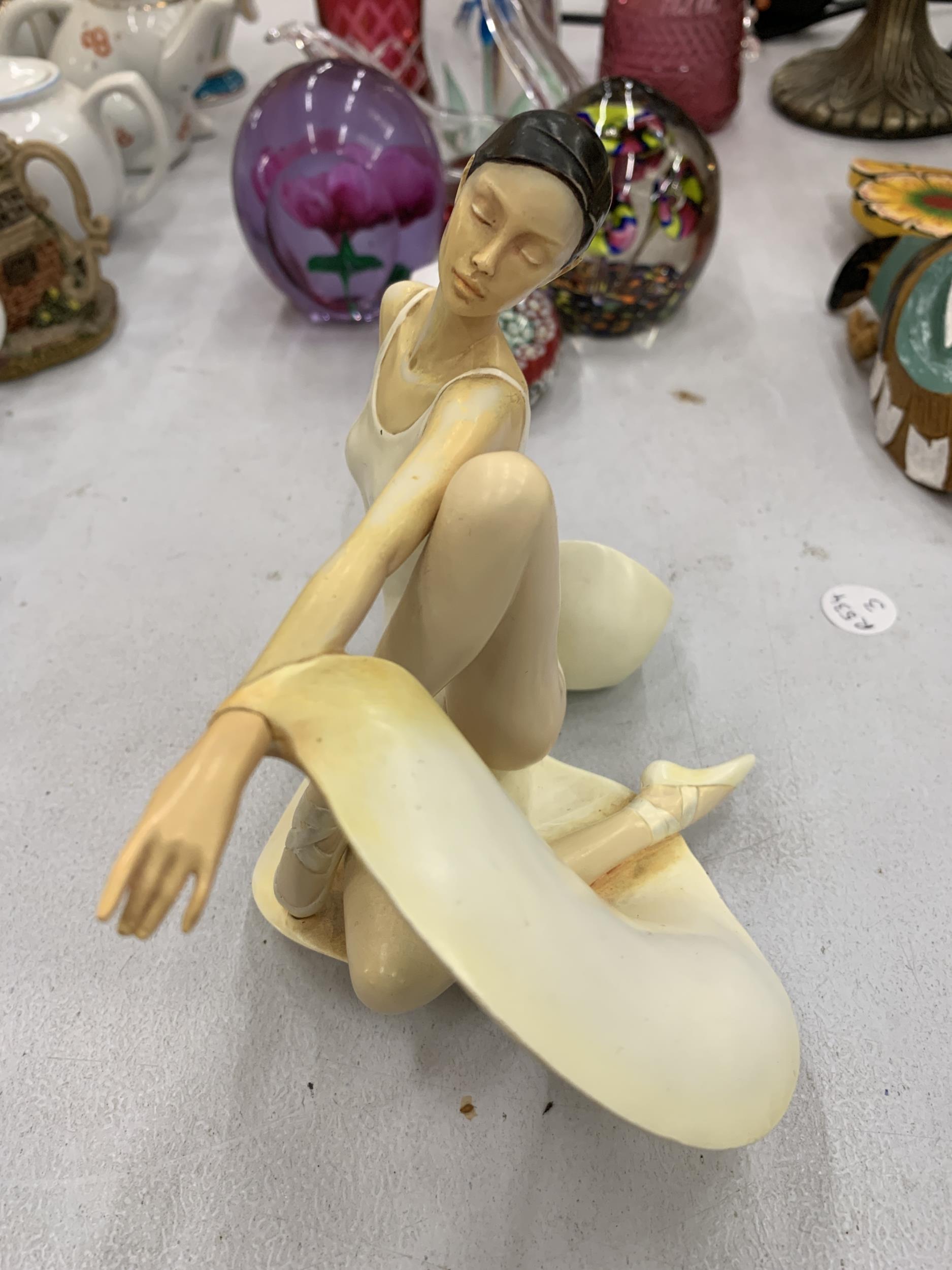 AN ART DECO "ART OF MOVEMENT" BALLERINA FIGURINE - Image 2 of 5