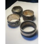 FOUR ITEMS TO INCLUDE A HALLMARKED BIRMINGHAM SILVER NAPKIN RING, TWO FURTHER NAPKIN RINGS AND A