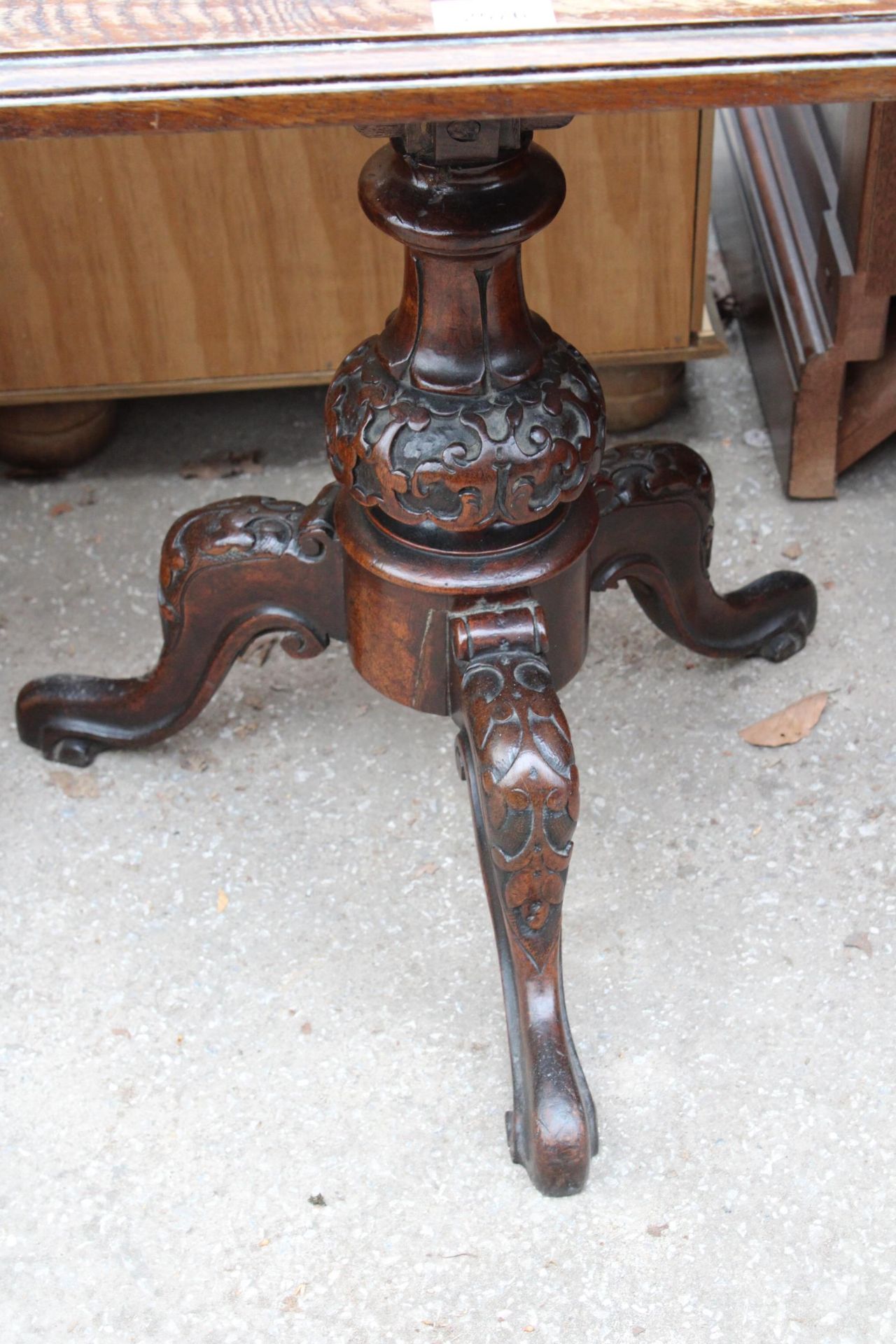 AN OAK OCCASIONAL TABLE ON VICTORIAN MAHOGANY TRIPOD BASE - Image 2 of 2