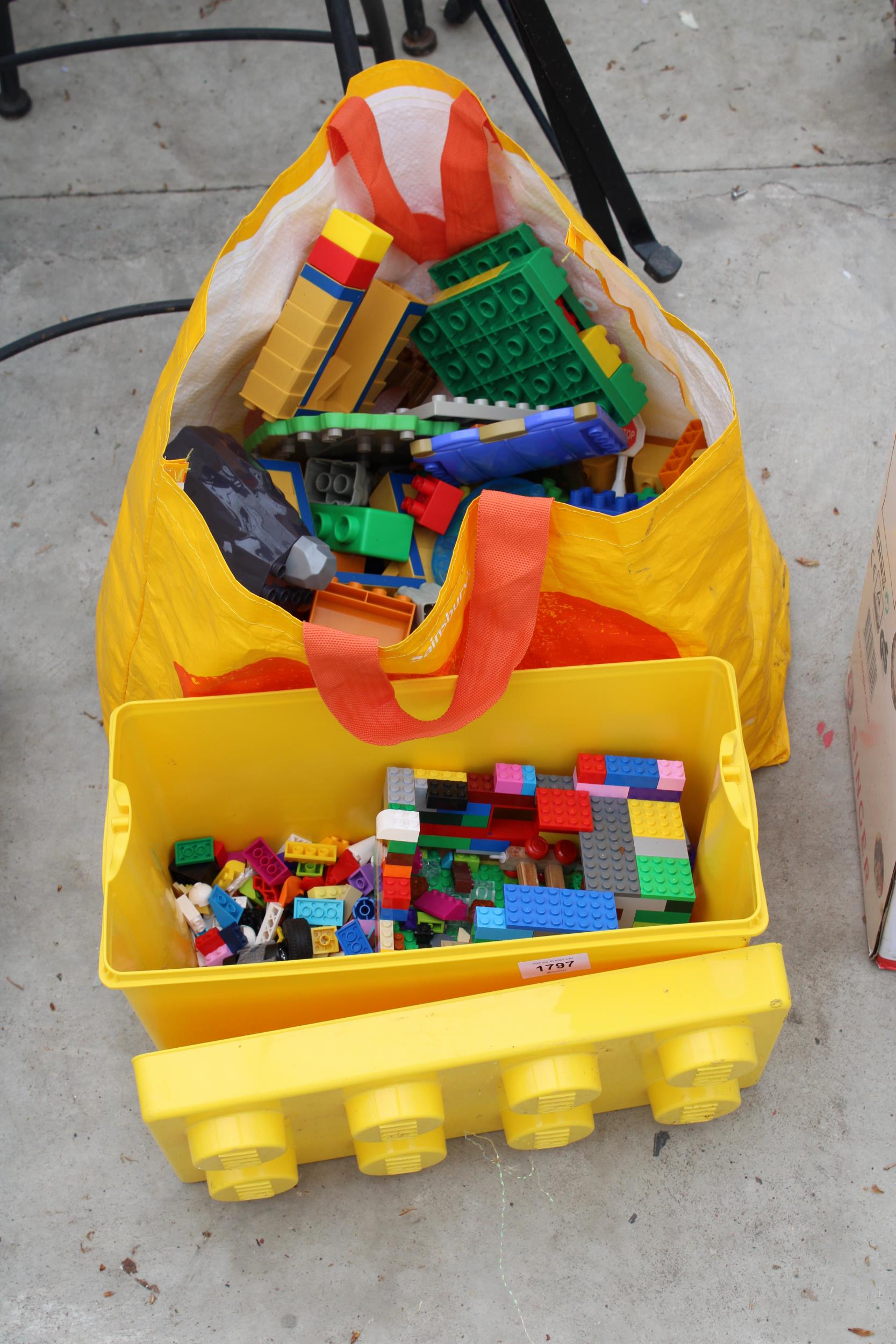 AN ASSORTMENT OF LEGO AND DUPLO STYLE MEGA BLOCKS