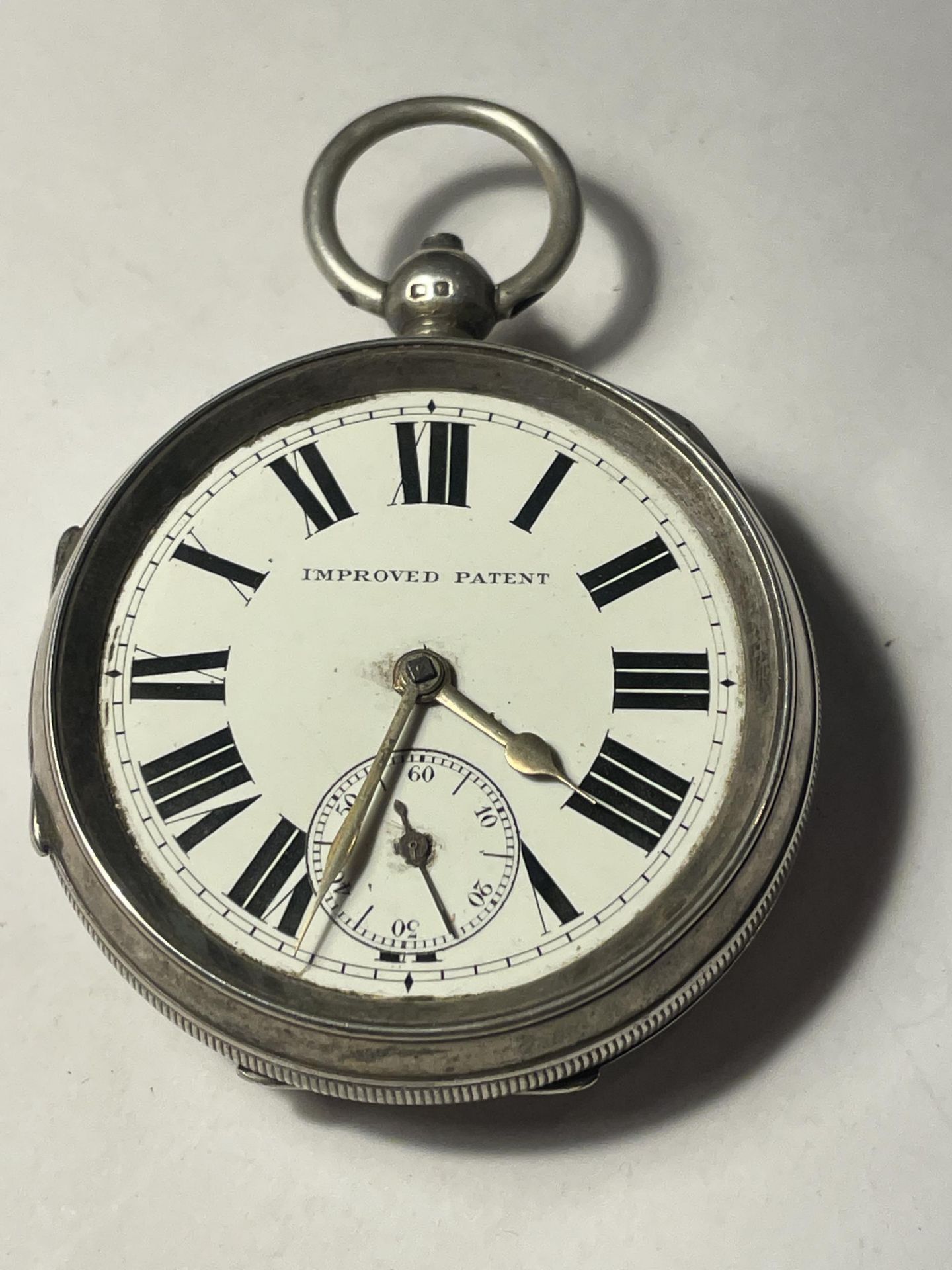 A HALLMARKED CHESTER POCKET WATCH WITH WHITE ENAMEL FACE, ROMAN NUMERALS AND SUB DIAL A/F NO GLASS