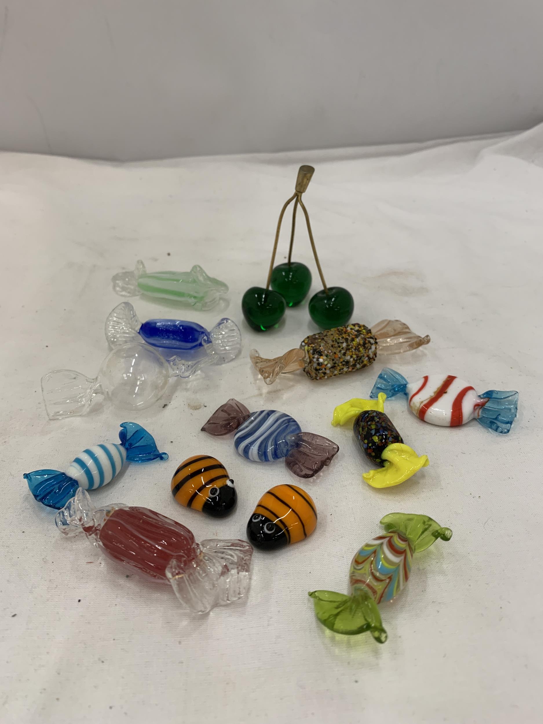 TEN MURANO STYLE GLASS SWEETS, PLUS CHERRIES AND TWO GLASS BEES - Image 2 of 2
