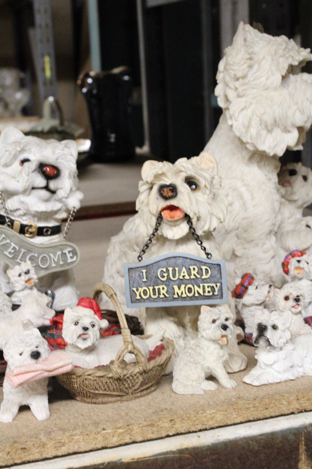 A LARGE COLLECTION OF RESIN WESTIE DOG FIGURES - Image 3 of 6