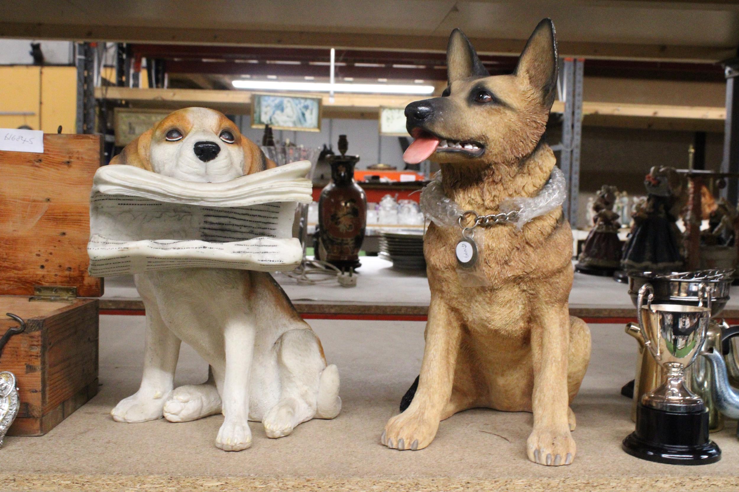 TWO LARGE DOG FIGURES TO INCLUDE A LARGE LEONARDO GERMAN SHEPHERD, HEIGHT 40CM