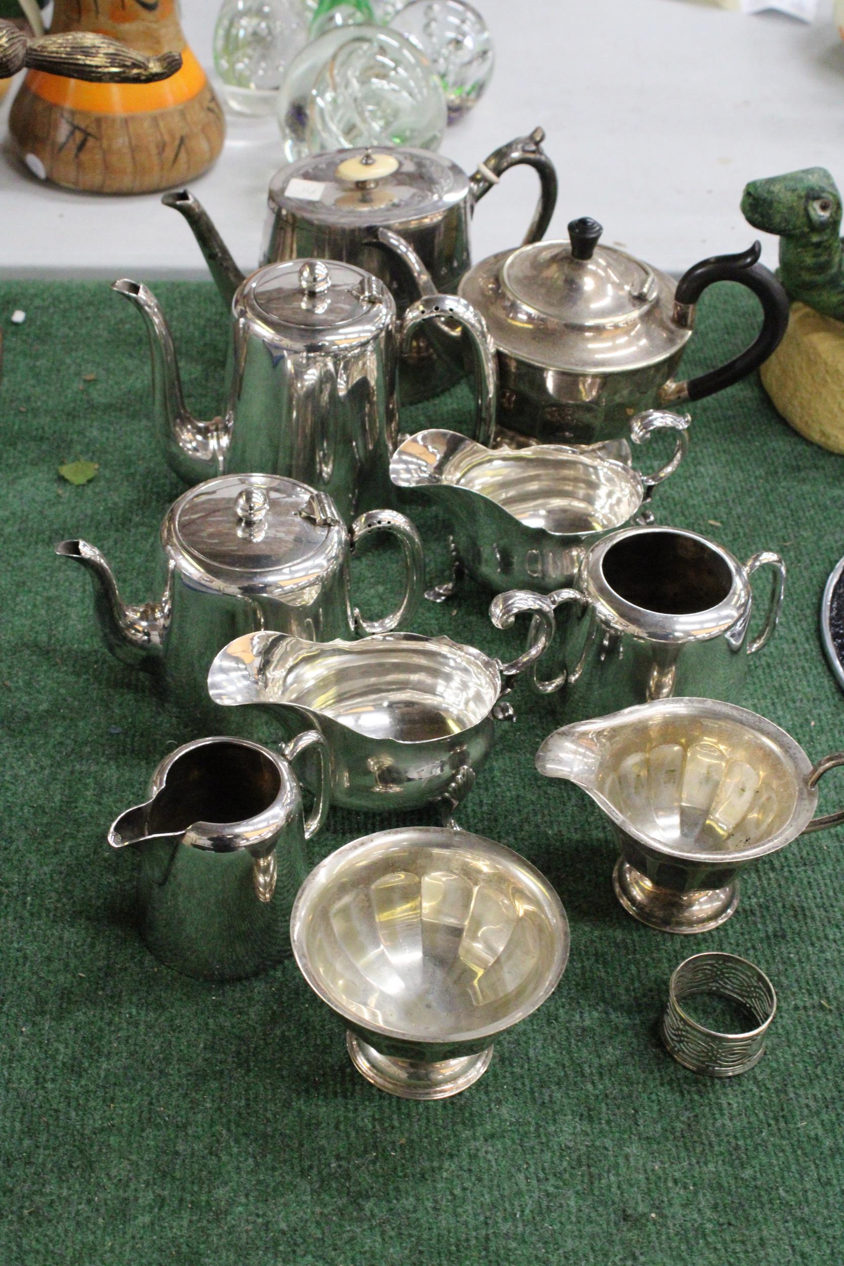 A QUANTITY OF SILVER PLATED ITEMS TO INCLUDE TEAPOTS, COFFEE POT, JUGS, SUGAR BOWLS AND A NAPKIN