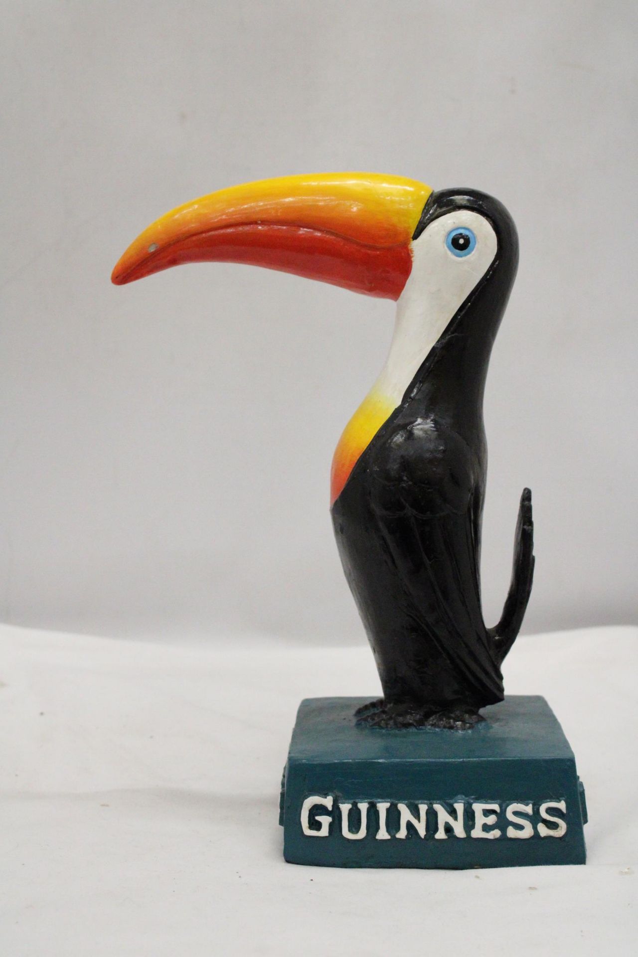 A LARGE RESIN 'GUINNESS' TOUCAN, HEIGHT 30CM - Image 4 of 6