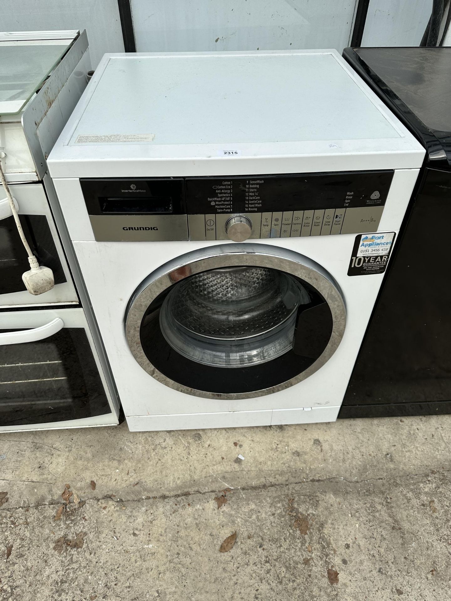 A WHITE GRUNDIG 8KG WASHING MACHINE