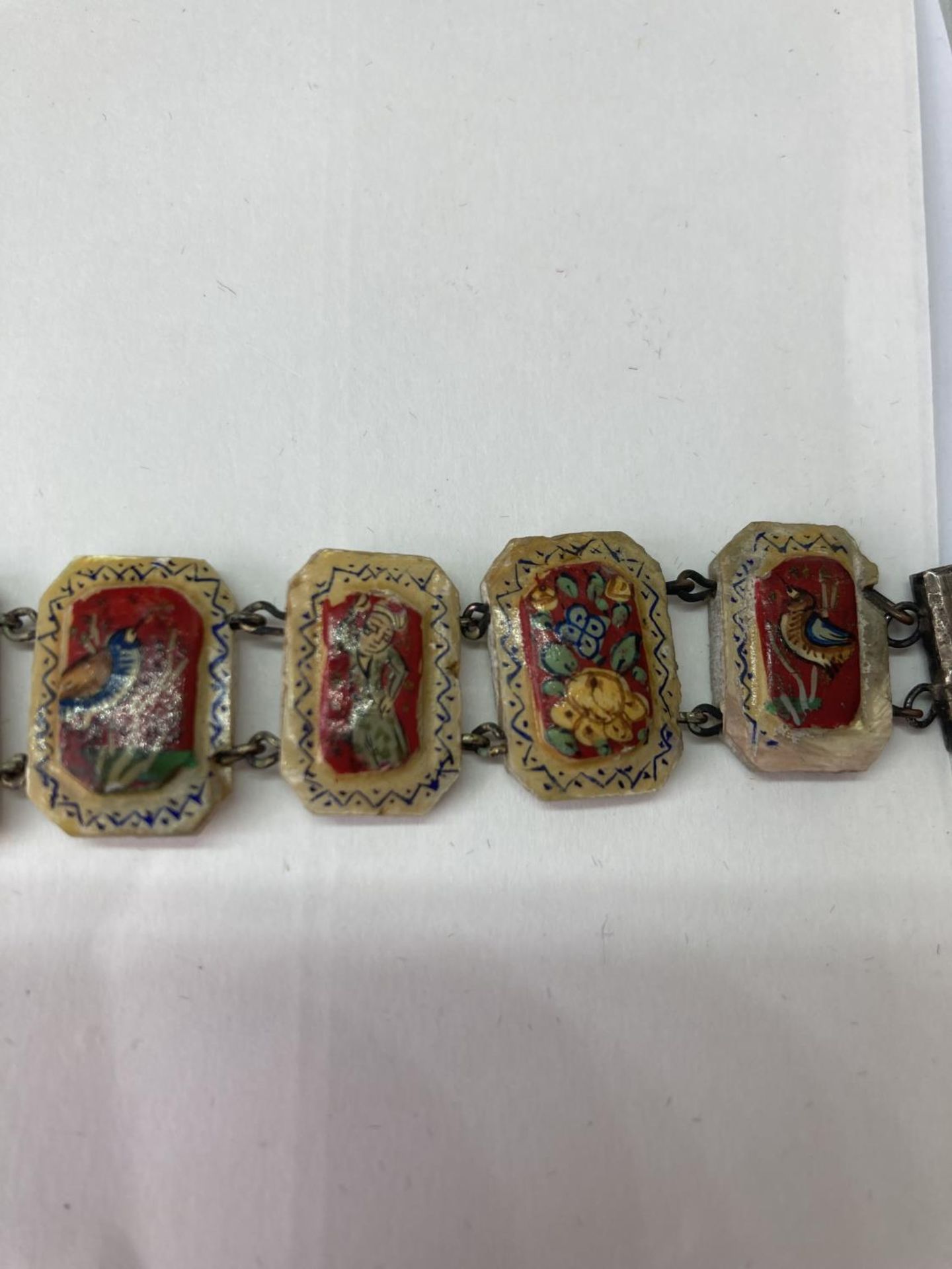A DECORATIVE HAND PAINTED PERSIAN MOTHER OF PEARL BRACELET IN A PRESENTATION BOX - Image 10 of 12