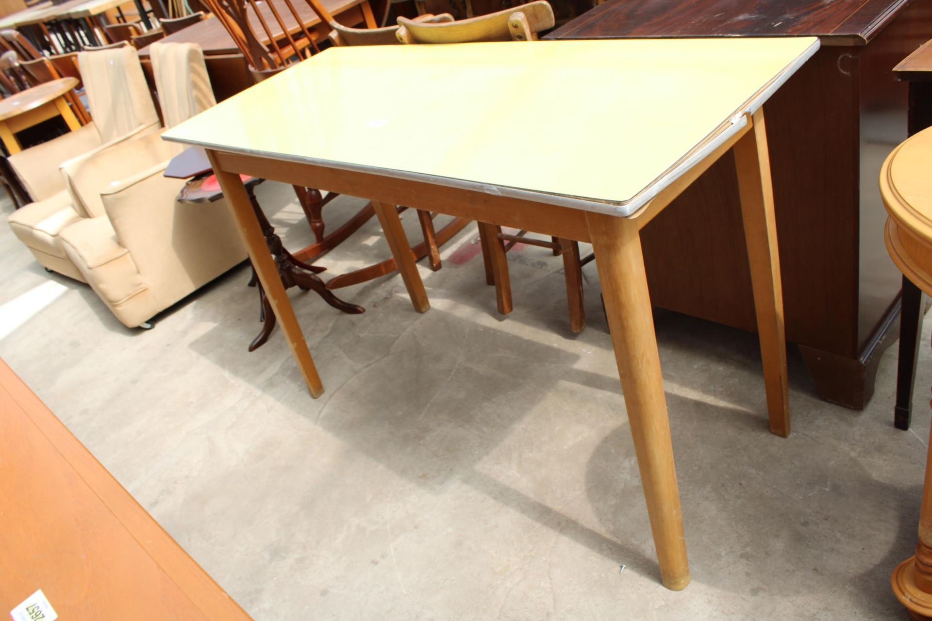 A MID 20TH CENTURY FORMICA TOP KITCHEN TABLE, 48" 20" - Bild 2 aus 2
