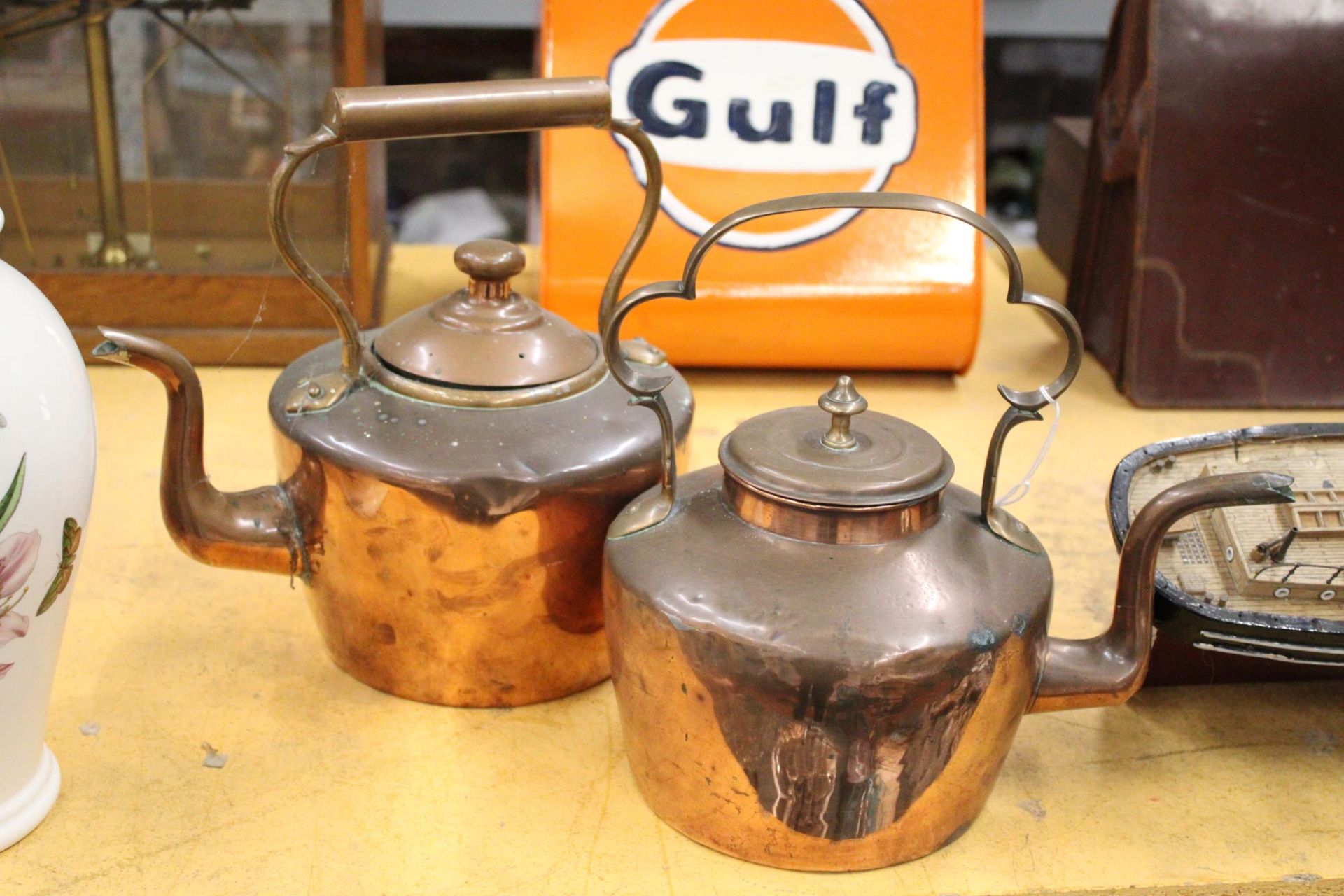 TWO LARGE COPPER KETTLES - Image 4 of 4