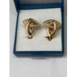 A PAIR OF VINTAGE ATTWOOD GOLD PLATED EARRINGS IN A PRESENTATION BOX