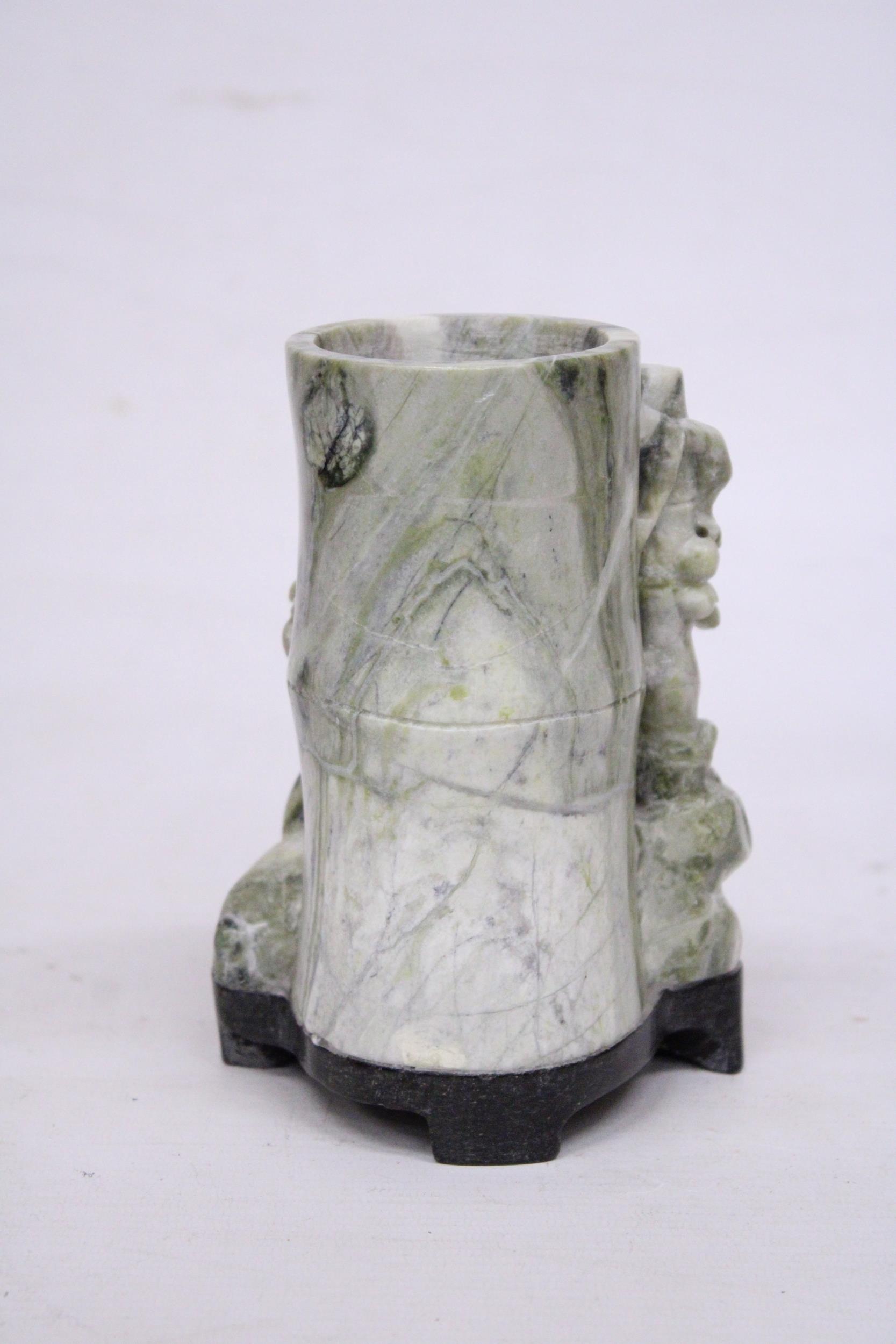 A CHINESE SOAPSTONE PAINTBRUSH POT - Image 4 of 5