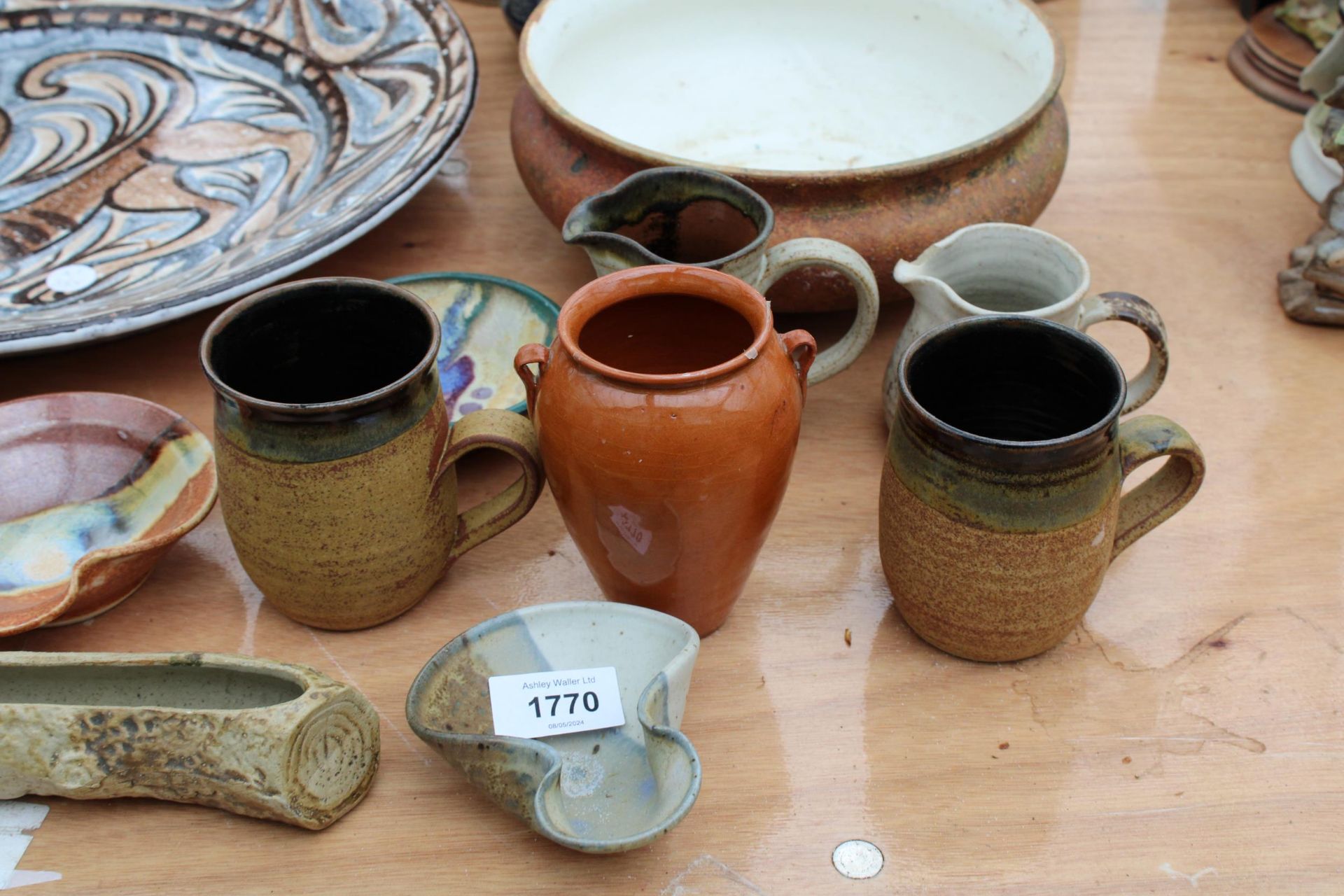 A LARGE ASSORTMENT OF STUDIO POTTERY ITEMS TO INCLUDE A LARGE BOWL, JUGS AND TANKARDS ETC - Image 2 of 4