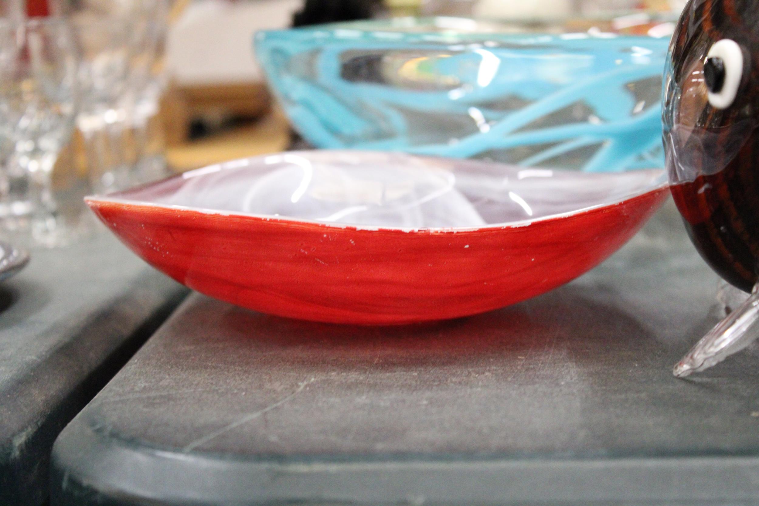 TWO HEAVY ART GLASS BOWLS PLUS A VINCENZA MODEL OF A FISH - Image 4 of 5