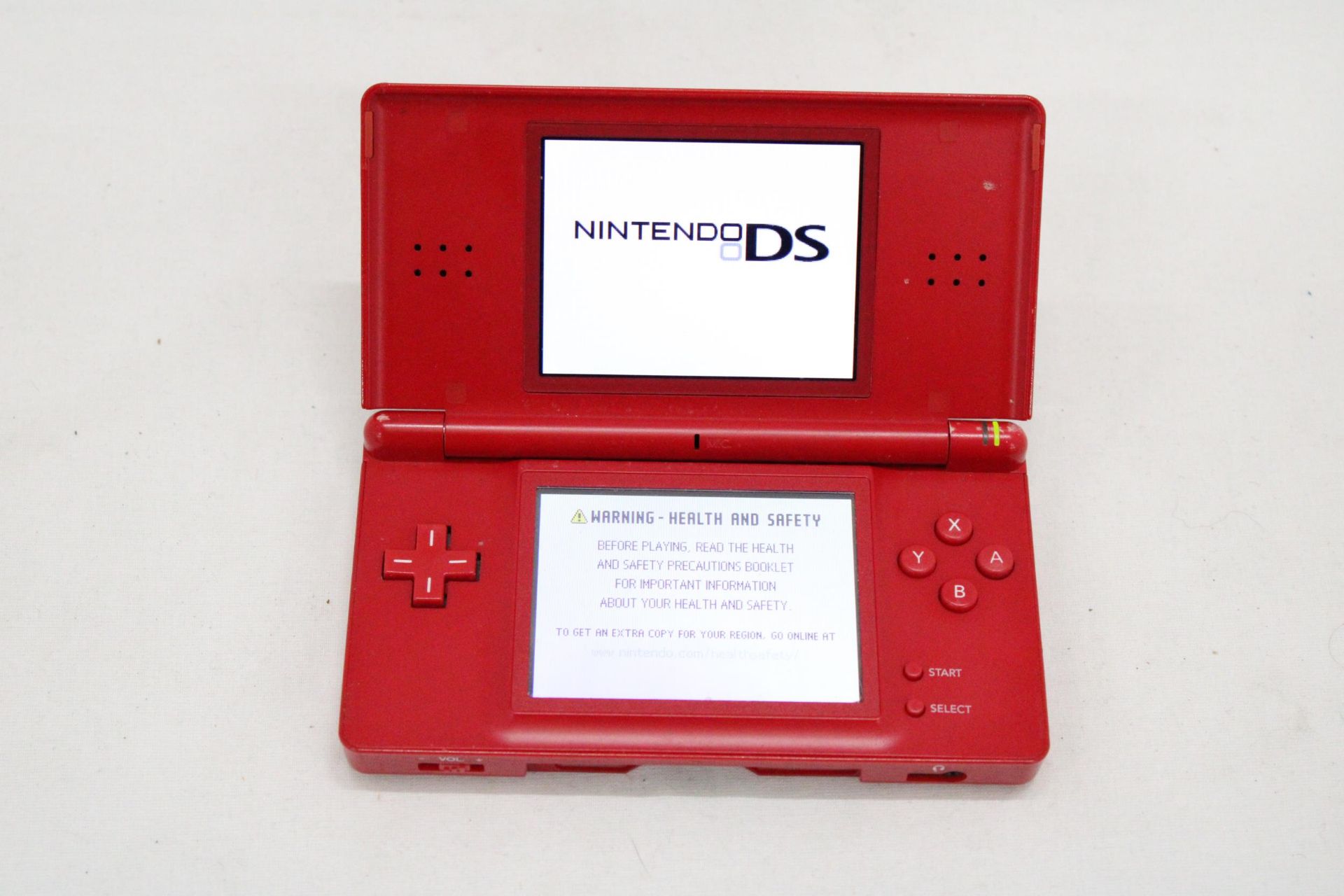 A BOXED RED NINTENO DS LITE WITH CHARGER PLUS SIX NINTENDO DS GAMES TO INCLUDE POKEMON, TEENAGE - Image 4 of 5