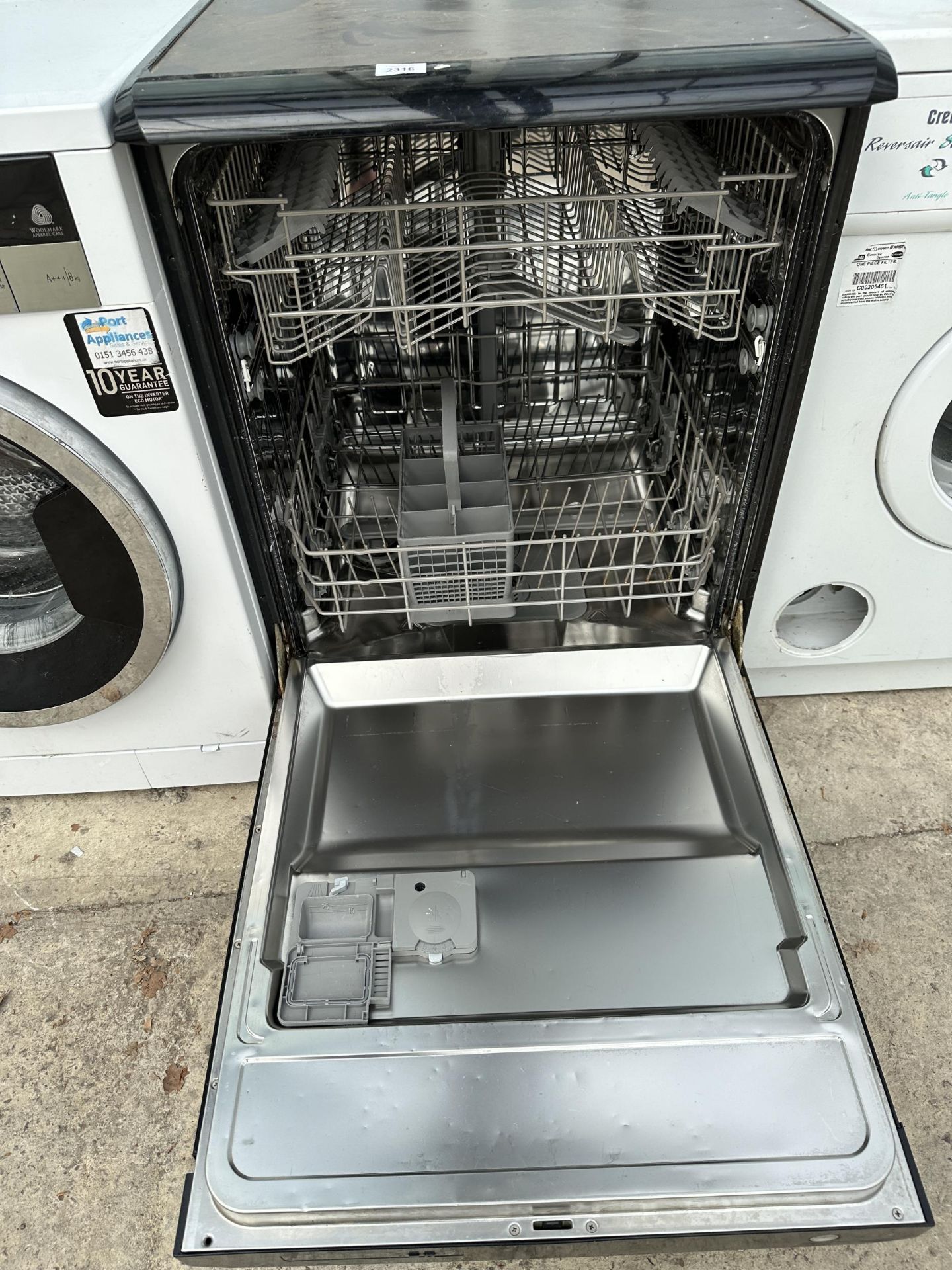 A BLACK UNDERCOUNTER DISH WASHER - Image 2 of 2