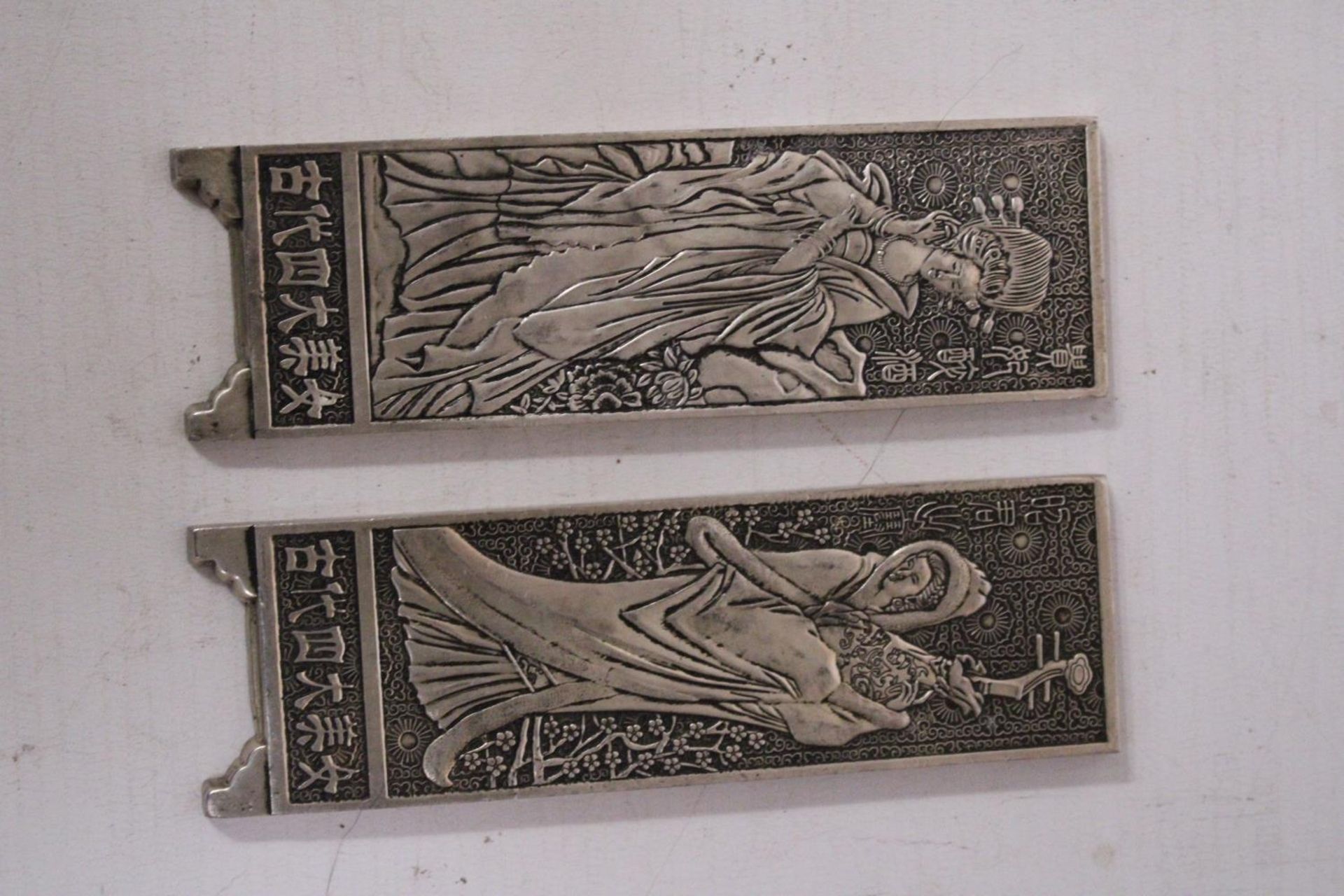 FOUR DECORATIVE WHITE METAL CHINESE ART PICTORIAL PLAQUES/MANUSCRIPT WEIGHTS - Image 3 of 6