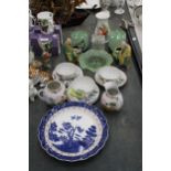A QUANTITY OF ORIENTAL ITEMS TO INCLUDE, CUPS AND SAUCERS, A SUGAR BOWL, CREAM JUG, PLATES, FIGURES,