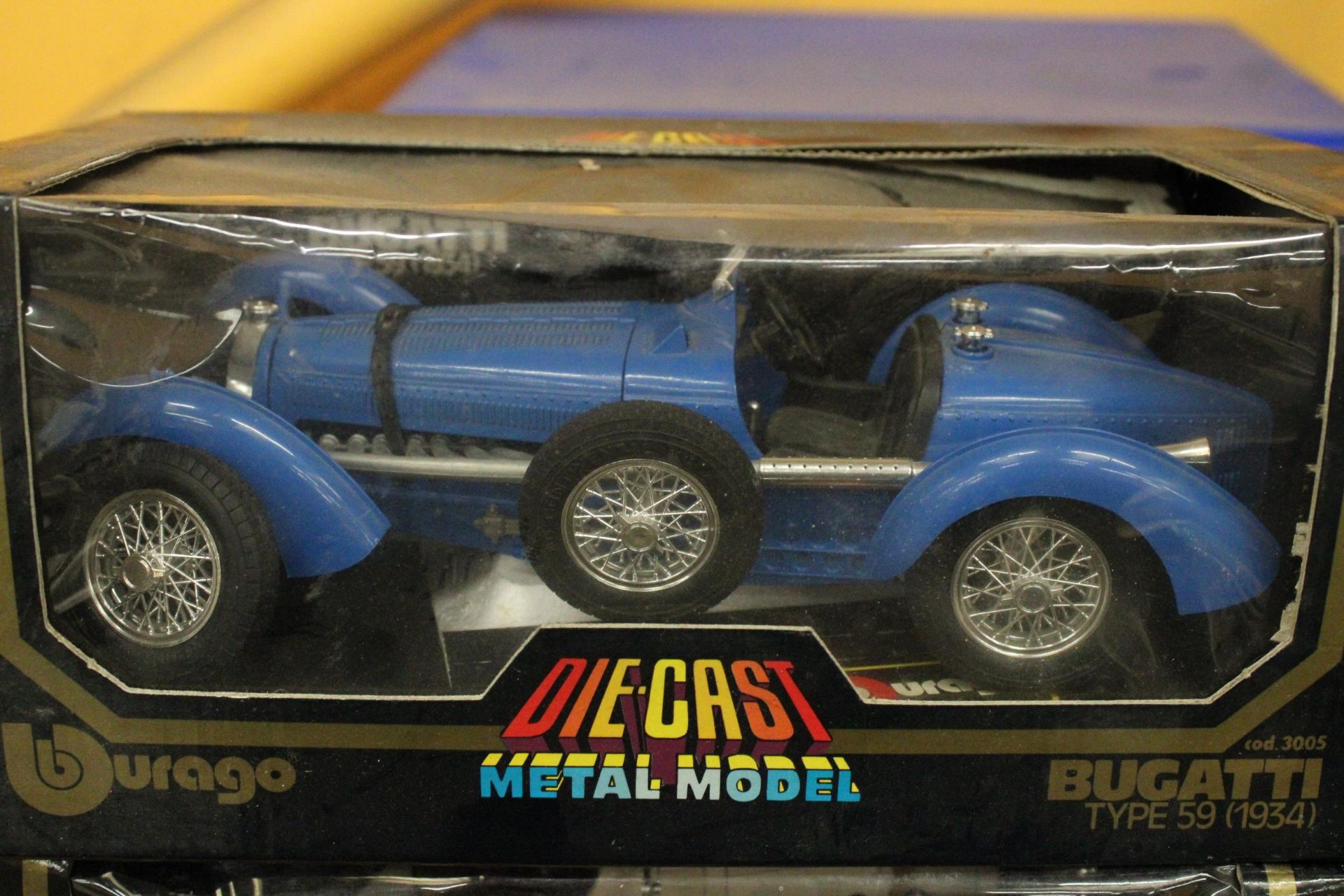 TWO BOXED DIE-CAST VEHICLES TO INCLUDE A BUGATTI AND MERCEDES - Image 2 of 3