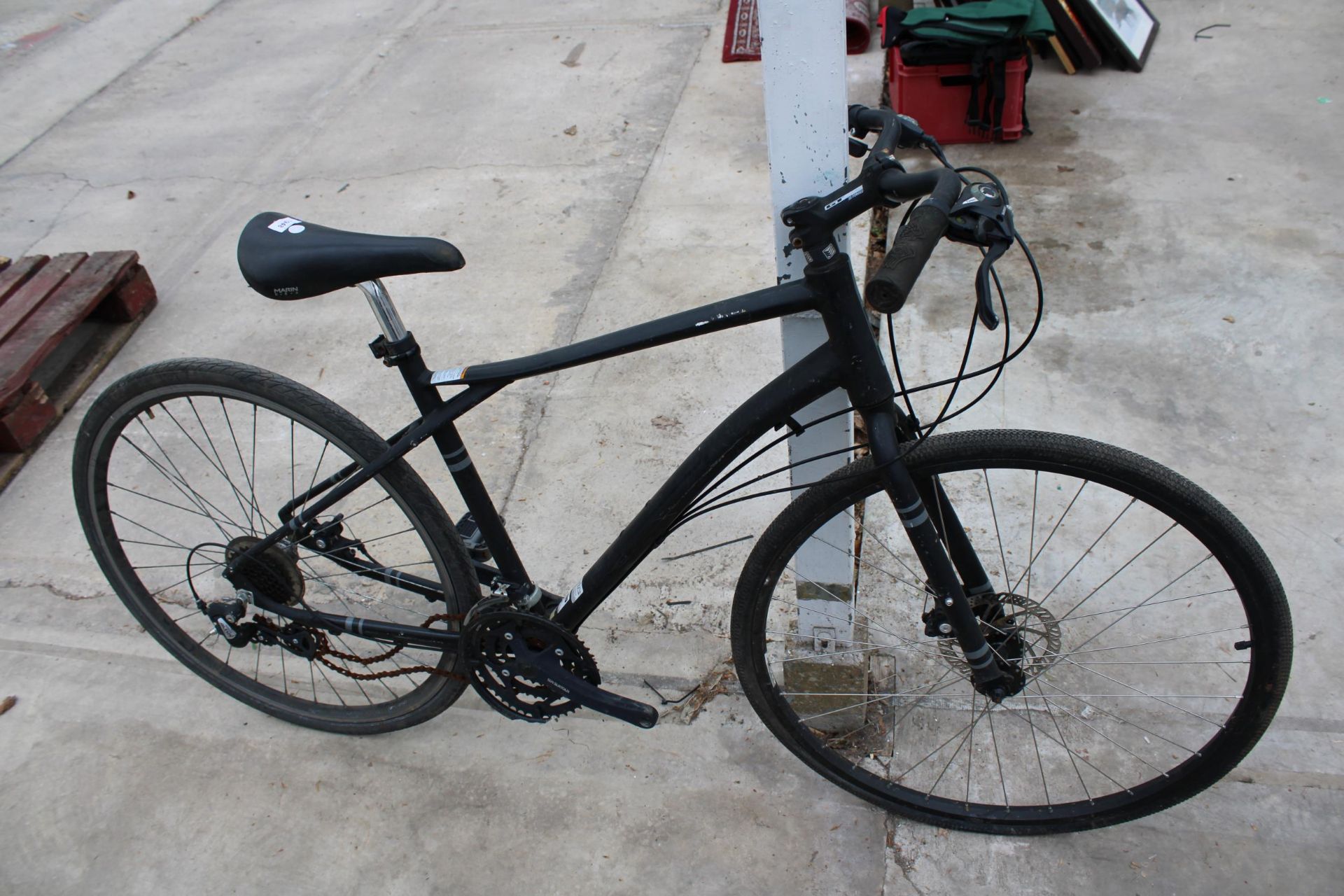 A GENTS GT BIKE WITH 21 SPEED SHIMANO GEAR SYSTEM