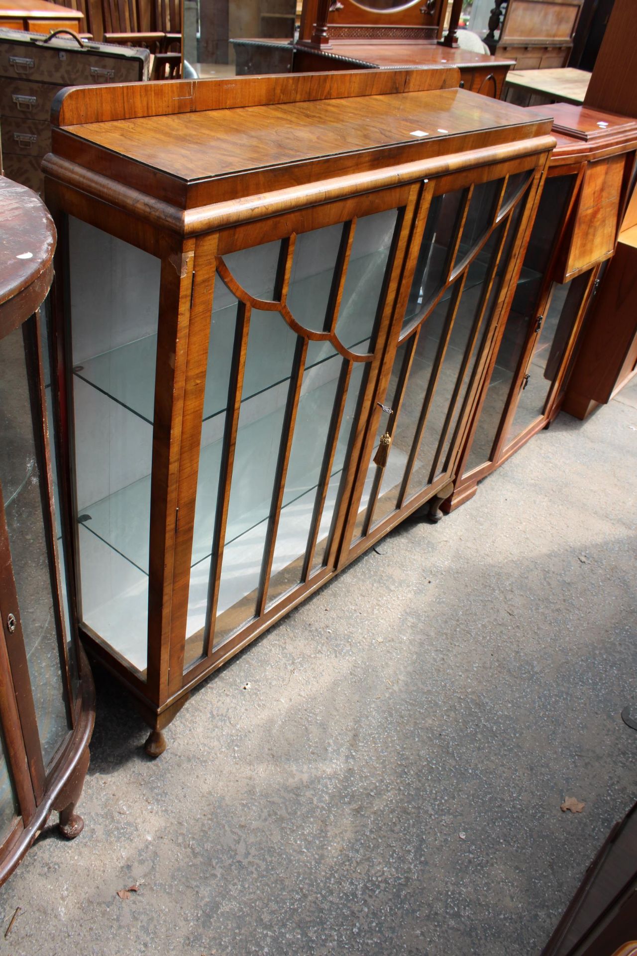 A MID 20TH CENTURY WALNUT TWO DOOR DISPLAY CABINET ON CABRIOLE LEGS, 47" WIDE