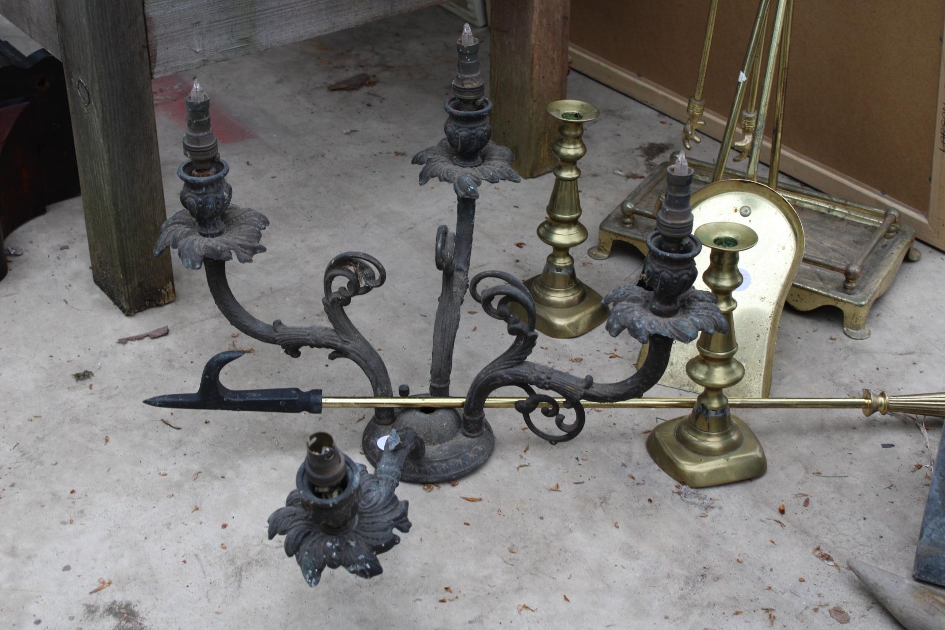 A BRASS COMPANION SET, TWO BRASS CANDLESTICKS AND A LIGHT FITTING ETC - Image 3 of 3