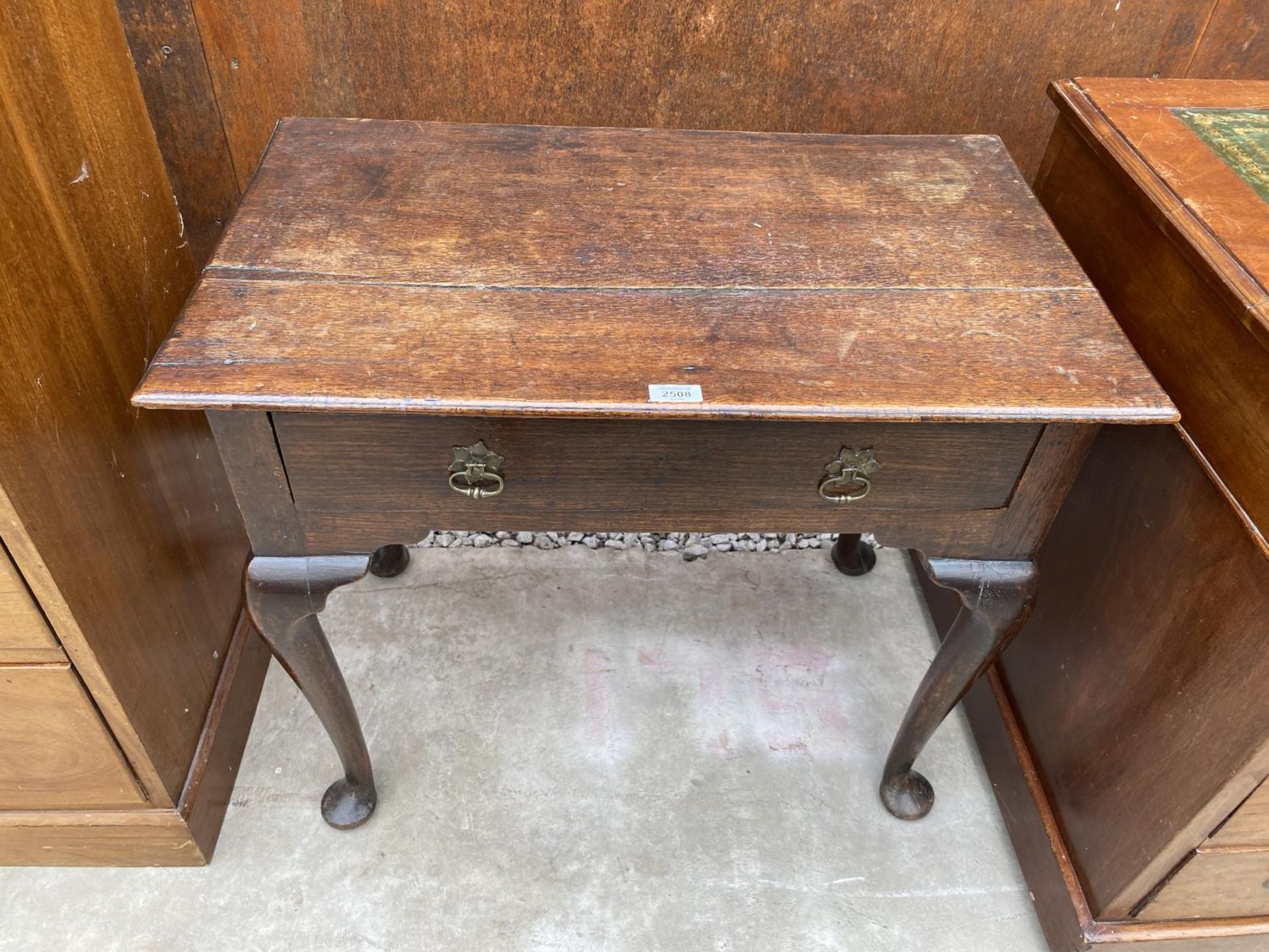 A GEORGE III OAK SIDE TABLE WITH SINGLE DRAWER ON CABRIOLE LEGS, 30" WIDE