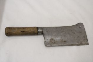 A QUALITY, VINTAGE MEAT CLEAVER BY BESNIER DEGRENNE