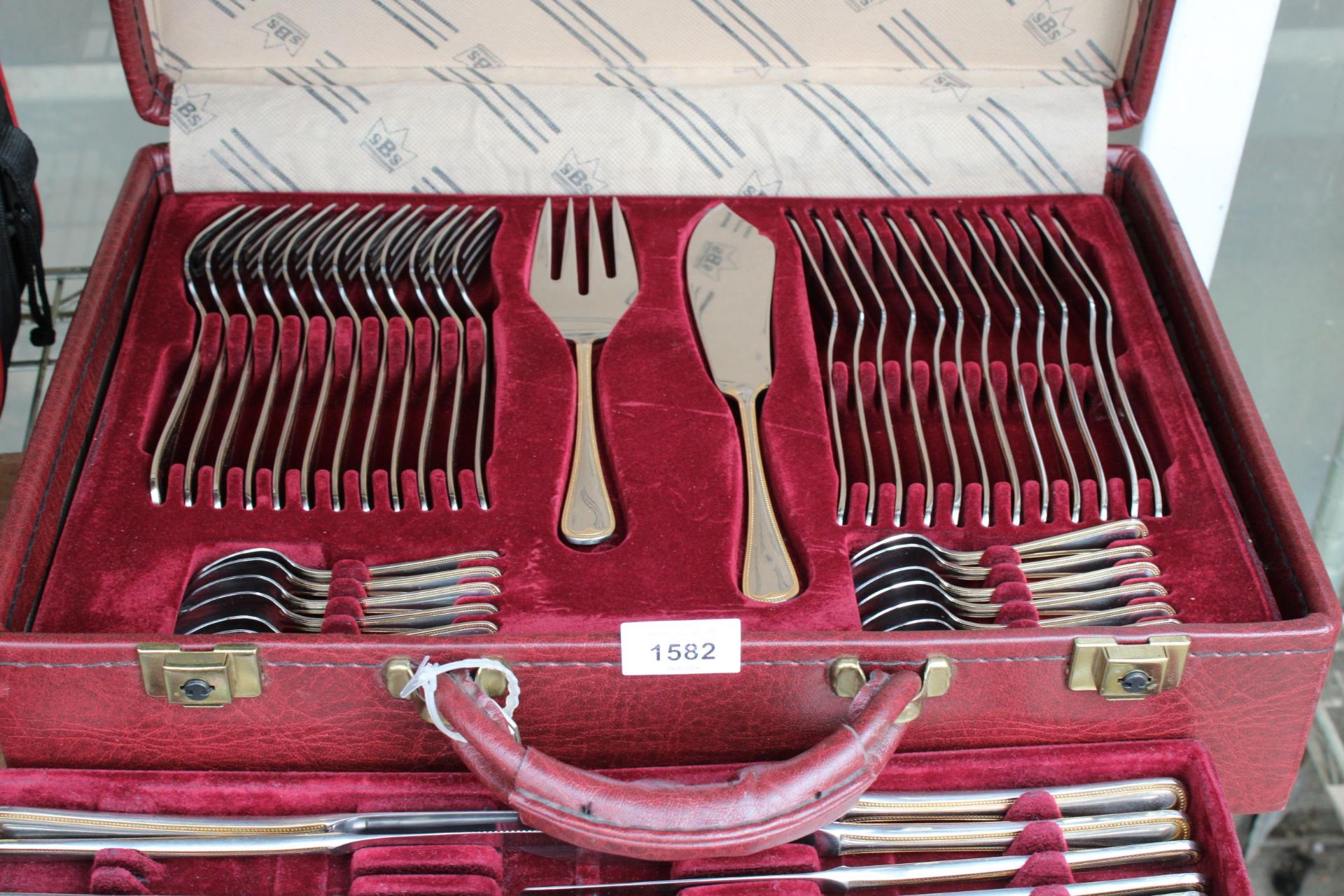 A CASED SBS CANTEEN OF CUTLERY (ONE SPOON MISSING) - Image 2 of 3