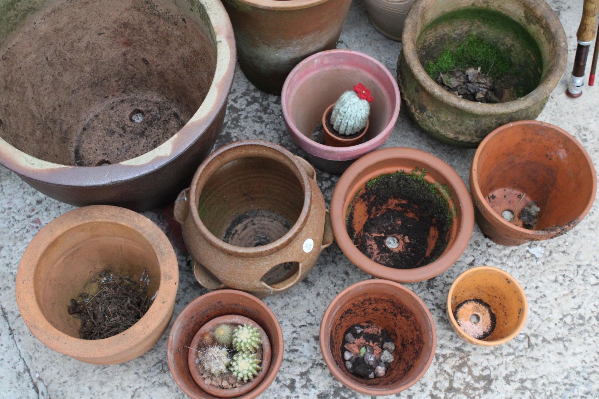 AN ASSORTMENT OF PLANT POTS TO INCLUDE TERRACOTTA EXAMPLES AND A STRAWBERRY POT ETC - Image 2 of 2