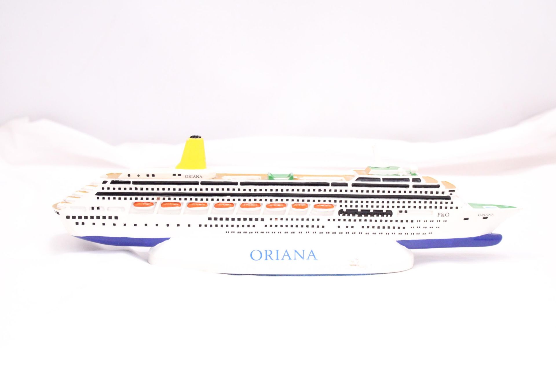 A HEAVY, SOLID, OCEAN LINER ON A STAND, 'ORIANA', LENGTH 30CM, HEIGHT 6CM - Image 4 of 5