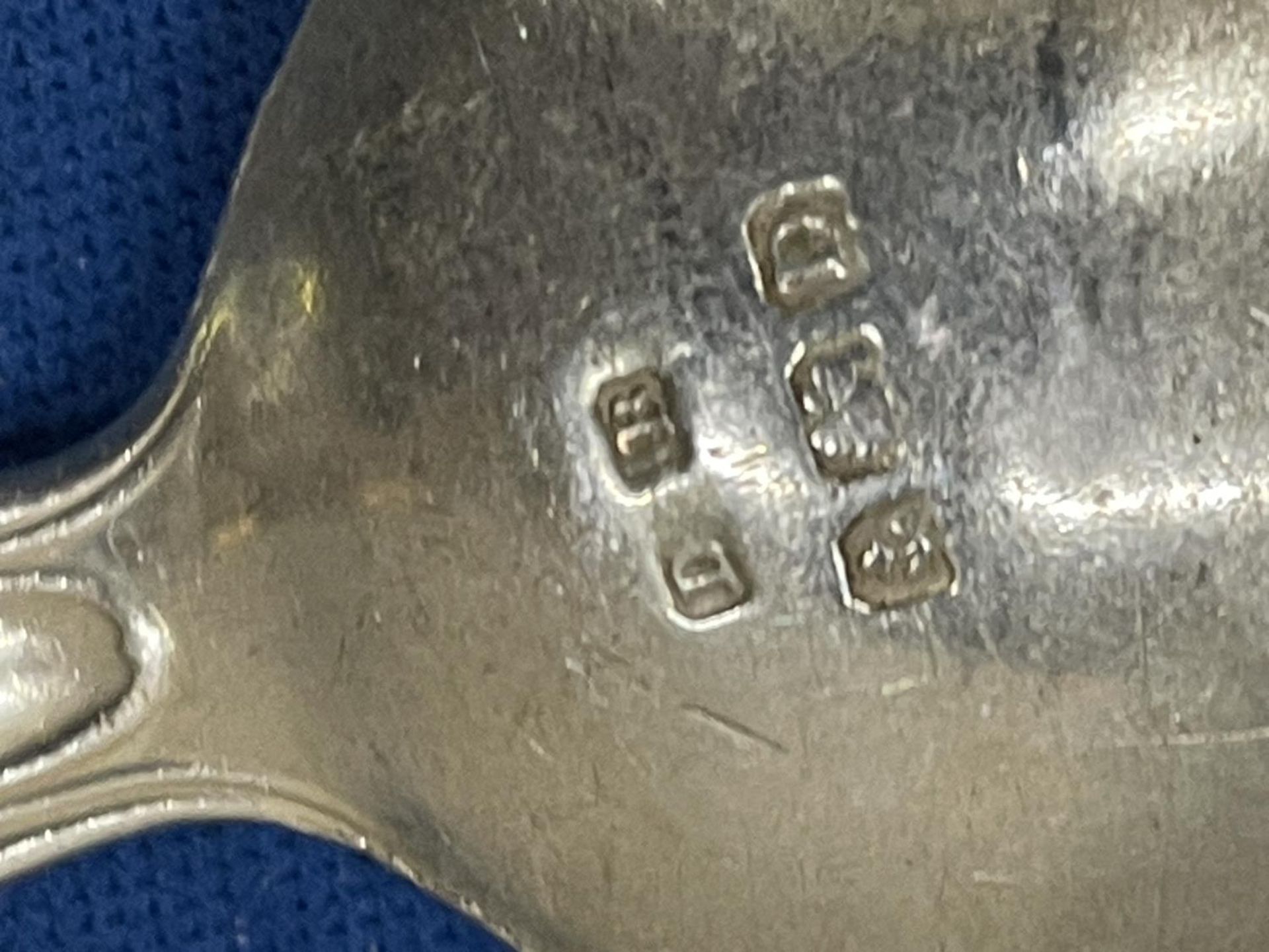 FOUR HALLMARKED SILVER SPOONS TO INCLUDE ONE PRE 1820 LONDON, TWO SHEFFIELD AND A BIRMINGHAM - Image 12 of 12
