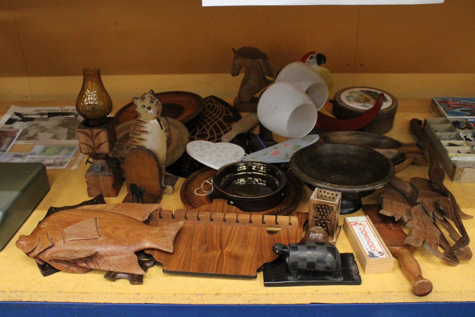 A LARGE QUANTITY OF TREEN ITEMS TO INCLUDE, BOWLS, A PAIR OF WALL LAMPS, BOOK-ENDS, ANIMAL