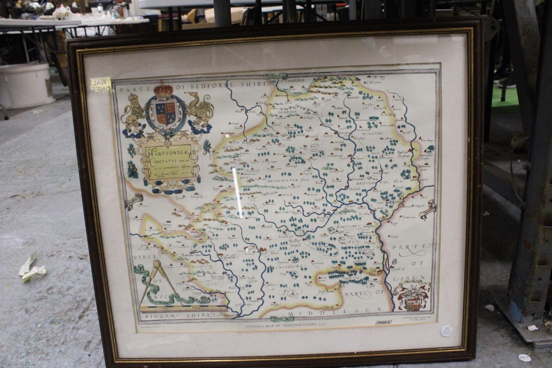 TWO FRAMED PRINTS OF MAPS TO INCLUDE SAXTON'S MAP OF HERTFORDSHIRE, 1577, PLUS WARWICKSHIRE, - Image 3 of 6