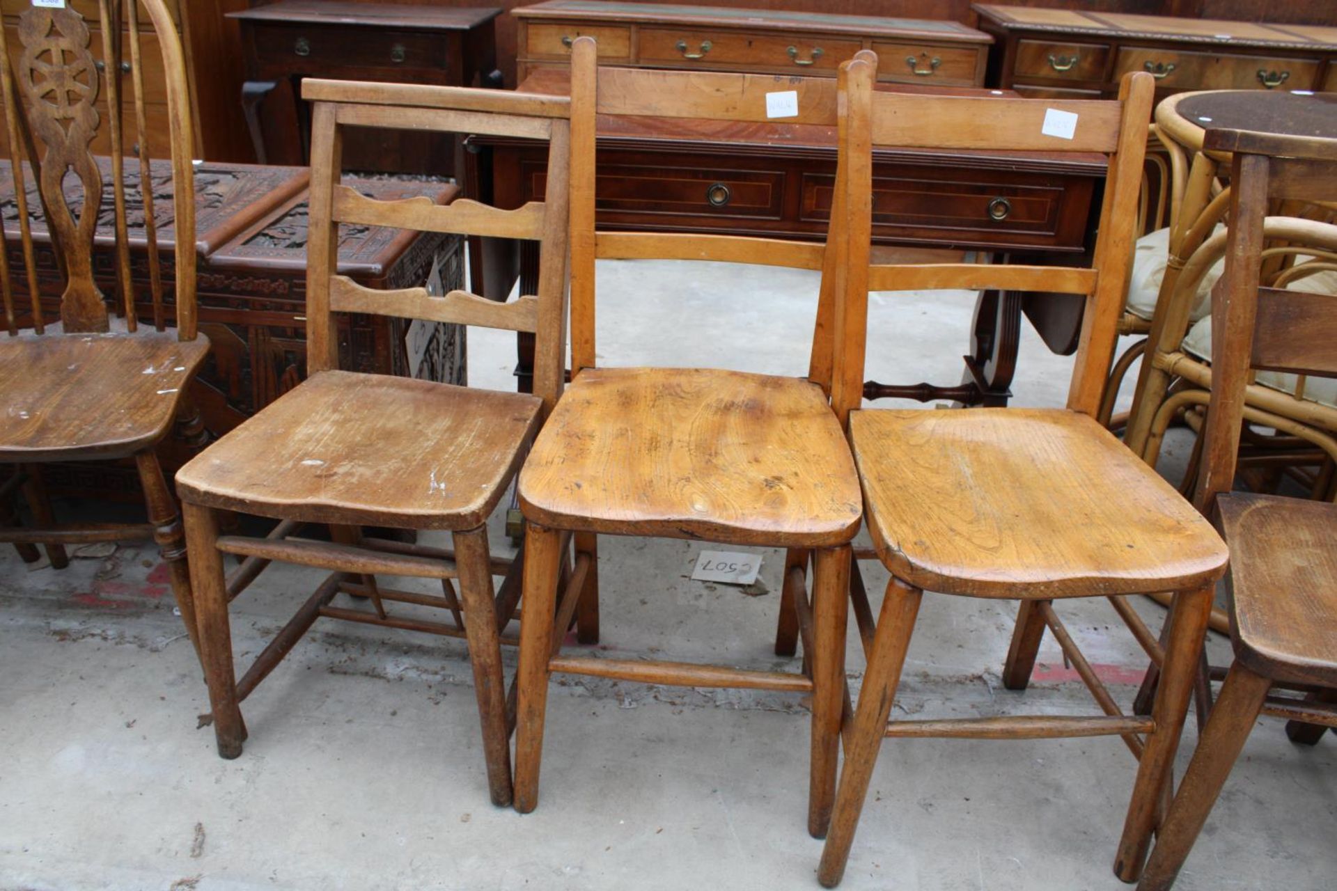 FOUR VARIOUS ELM AND BEECH CHAPEL CHAIRS AND TWO KITCHEN CHAIRS - Image 3 of 3