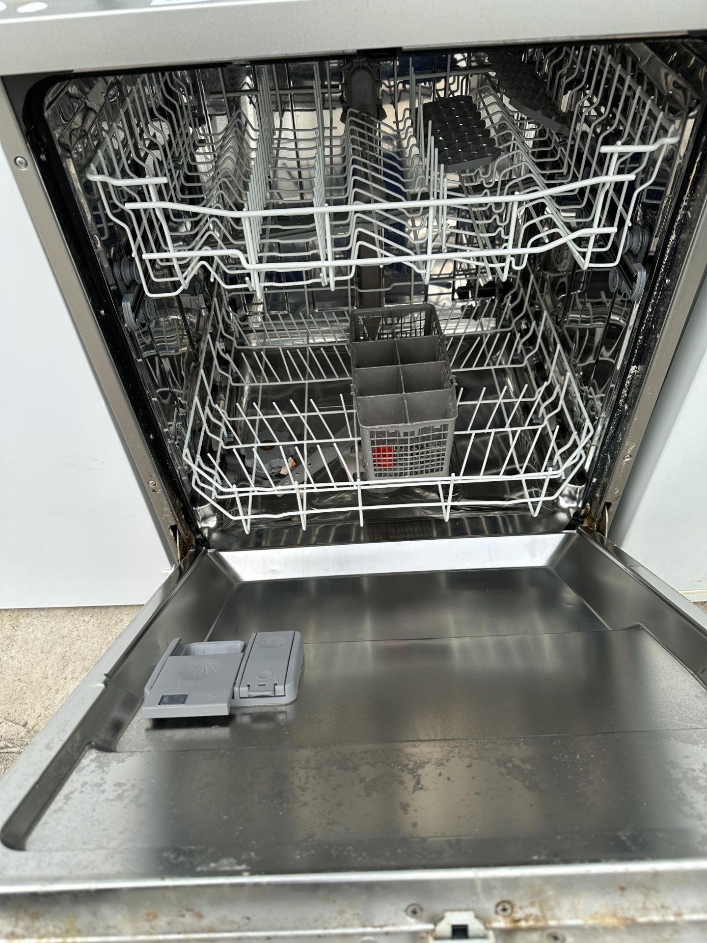 A SILVER ELECTRA DISH WASHER - Image 2 of 2