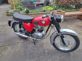 A 1963 BSA 350 MOTORCYCLE - ON A V5C, VENDOR STATES GOOD STARTER AND RUNNER, FROM A PRIVATE