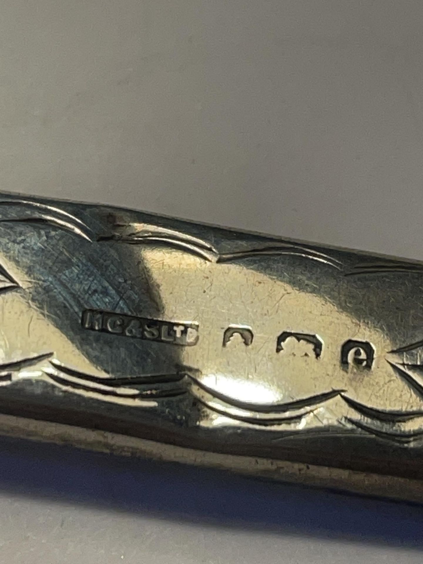 A HALLMARKED CHESTER SILVER PENCIL WITH COVER - Image 4 of 5