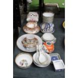 A COLLECTION OF ORIENTAL CERAMICS TO INCLUDE BOWLS, CUPS, SPOONS, ETC