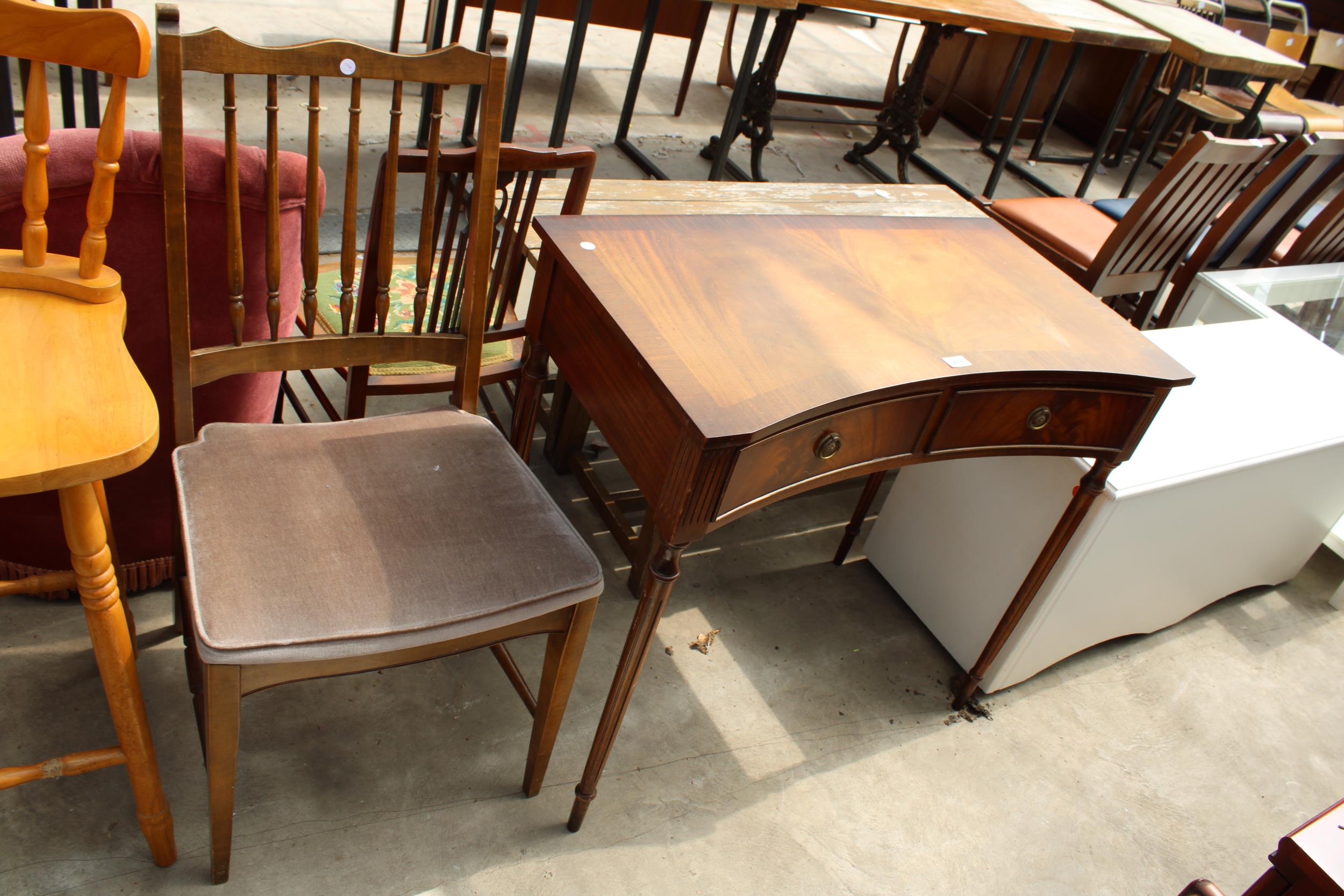 A MAHOGANY AND CROSSBANDED INVERTED BOW-FRONT TWO DRAWER SIDE TABLE ON TURNED AND FLUTED LEGS, 33.5"