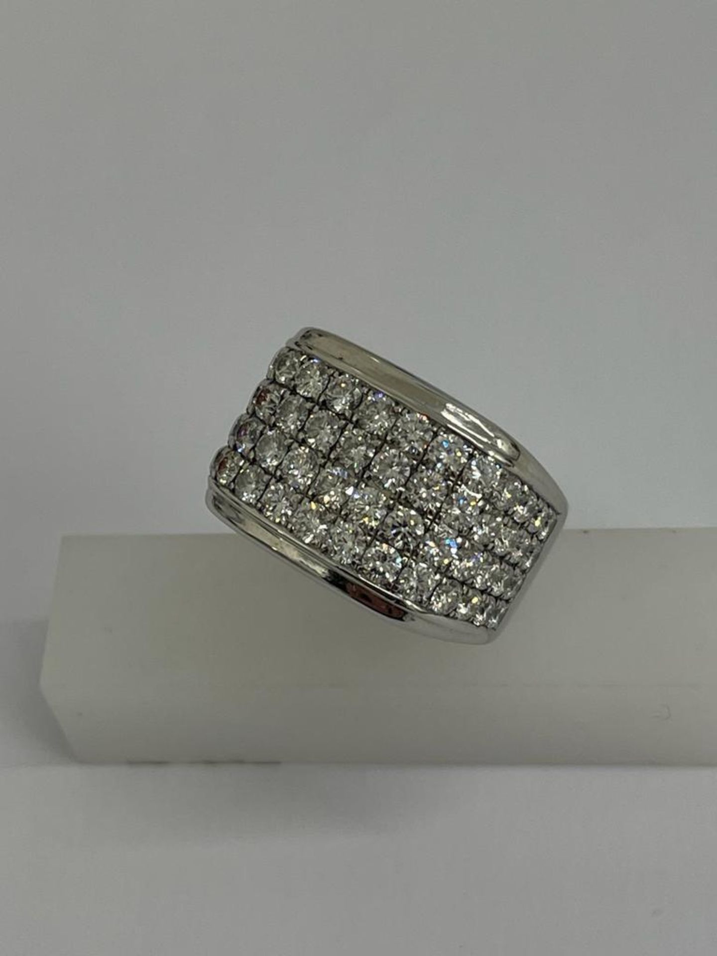 A GENTLEMAN'S 14 CARAT WHITE GOLD RING SET WITH APPROXIMATELY 5 CARATS OF BRILLIANT CUT DIAMONDS, - Image 2 of 8