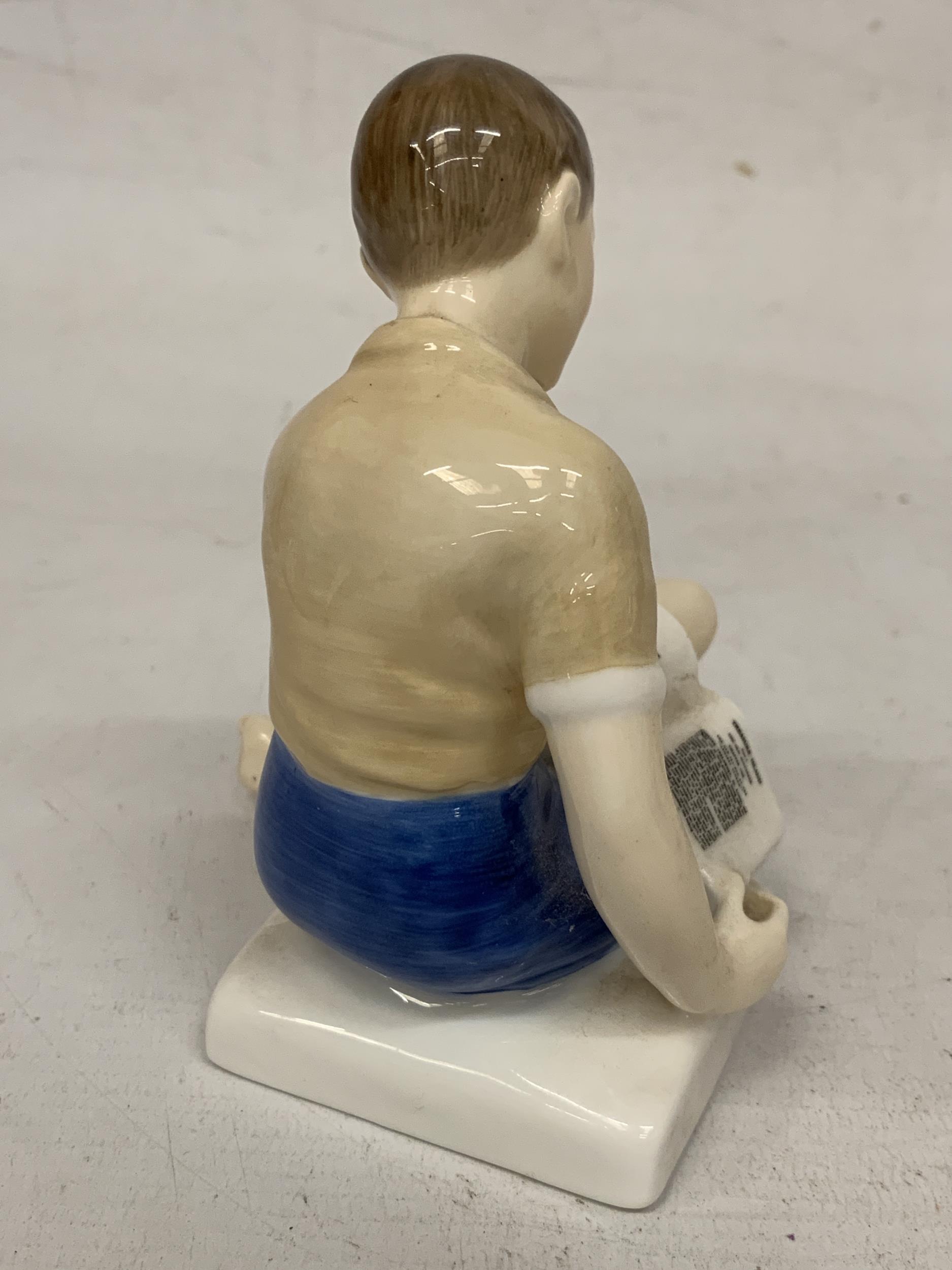 A ROYAL DOULTON FIGURE "TREASURE ISLAND" HN 2243 - Image 3 of 4