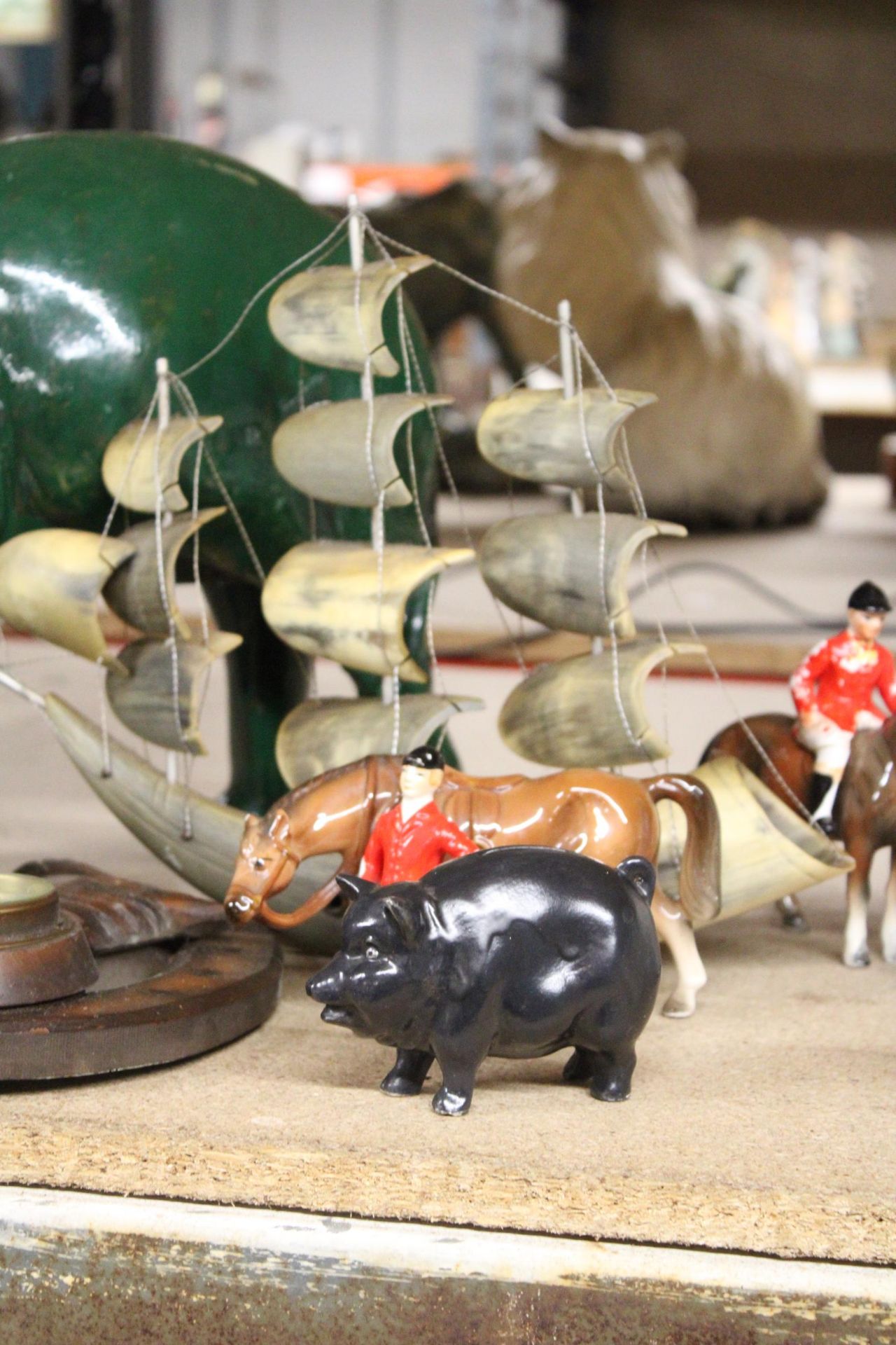 A QUANTITY OF ANIMAL FIGURES TO INCLUDE TWO HUNTSMEN WITH HORSES - A/F, A LARGE ELEPHANT - A/F, PIG, - Image 3 of 6