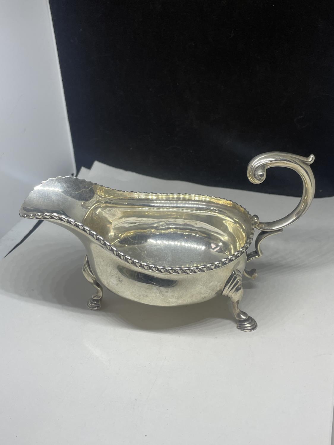 A BOODLE AND DUNTHORNE HALLMARKED CHESTER SILVER SAUCE BOAT GROSS WEIGHT 146.8 GRAMS