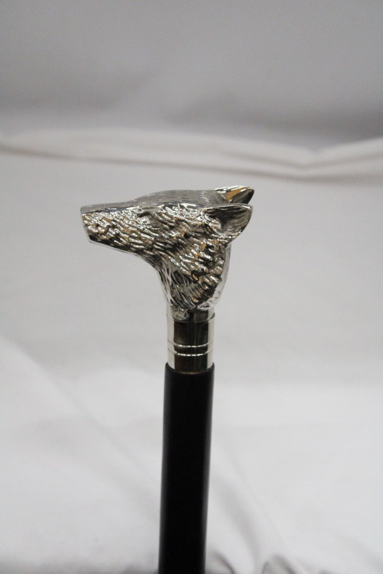 A WALKING STICK WITH A CHROME WOLF HANDLE - Image 2 of 6