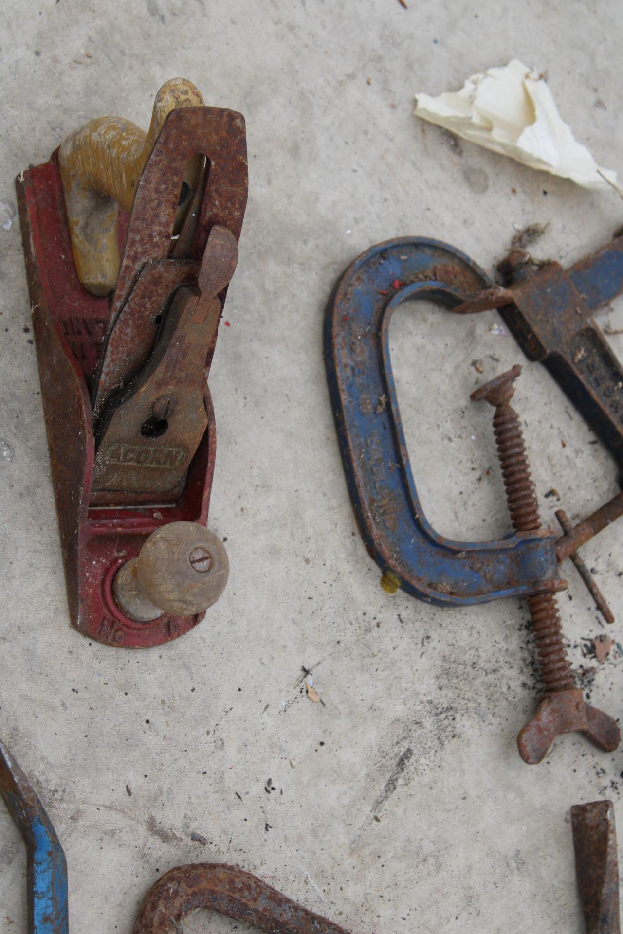 AN ASSORTMENT OF TOOLS TO INCLUDE CROW BARS, G CLAMPS AND CALIPERS ETC - Image 3 of 3