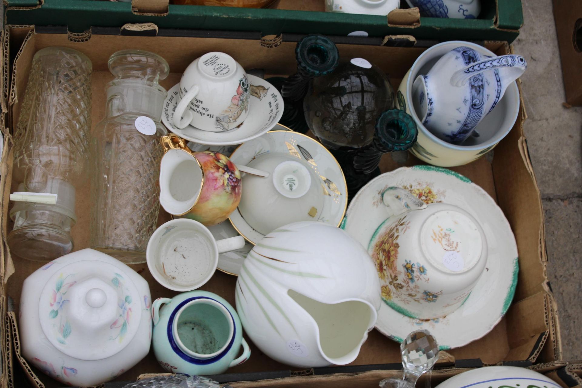 THREE BOXES OF HOUSEHOLD ITEMS TO INCLUDE TEAPOTS, BOWLS AND JUGS ETC - Image 3 of 4