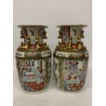 A LARGE PAIR OF CHINESE FAMIILLE ROSE VASES WITH LIZARD MOULDED NECK AND LION HANDLES - 39 CM