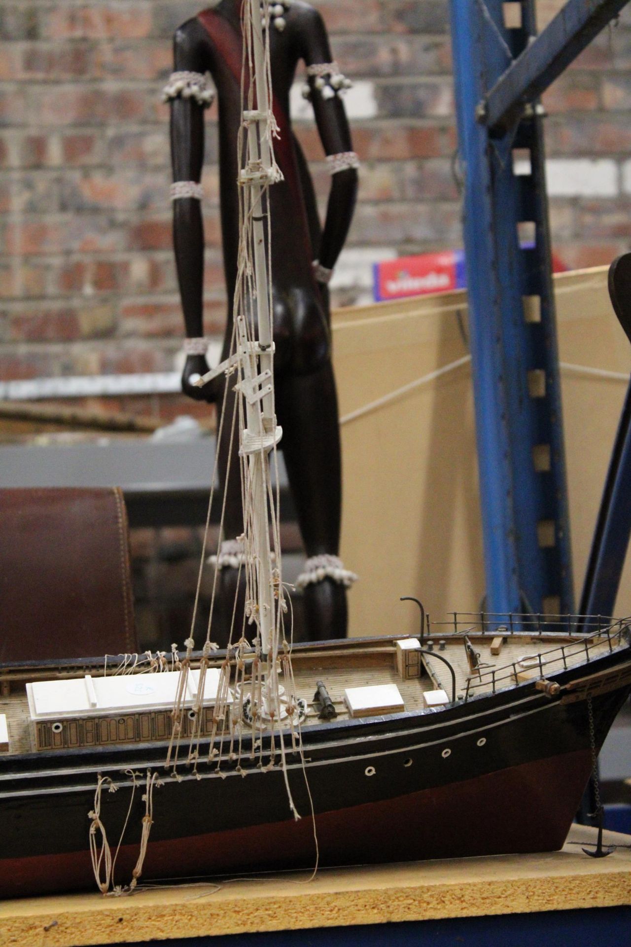 A LARGE WOODEN MODEL OF A SAILING SHIP WITH RIGGING, ETC., - LENGTH APPROX 1 METRE - Image 2 of 7